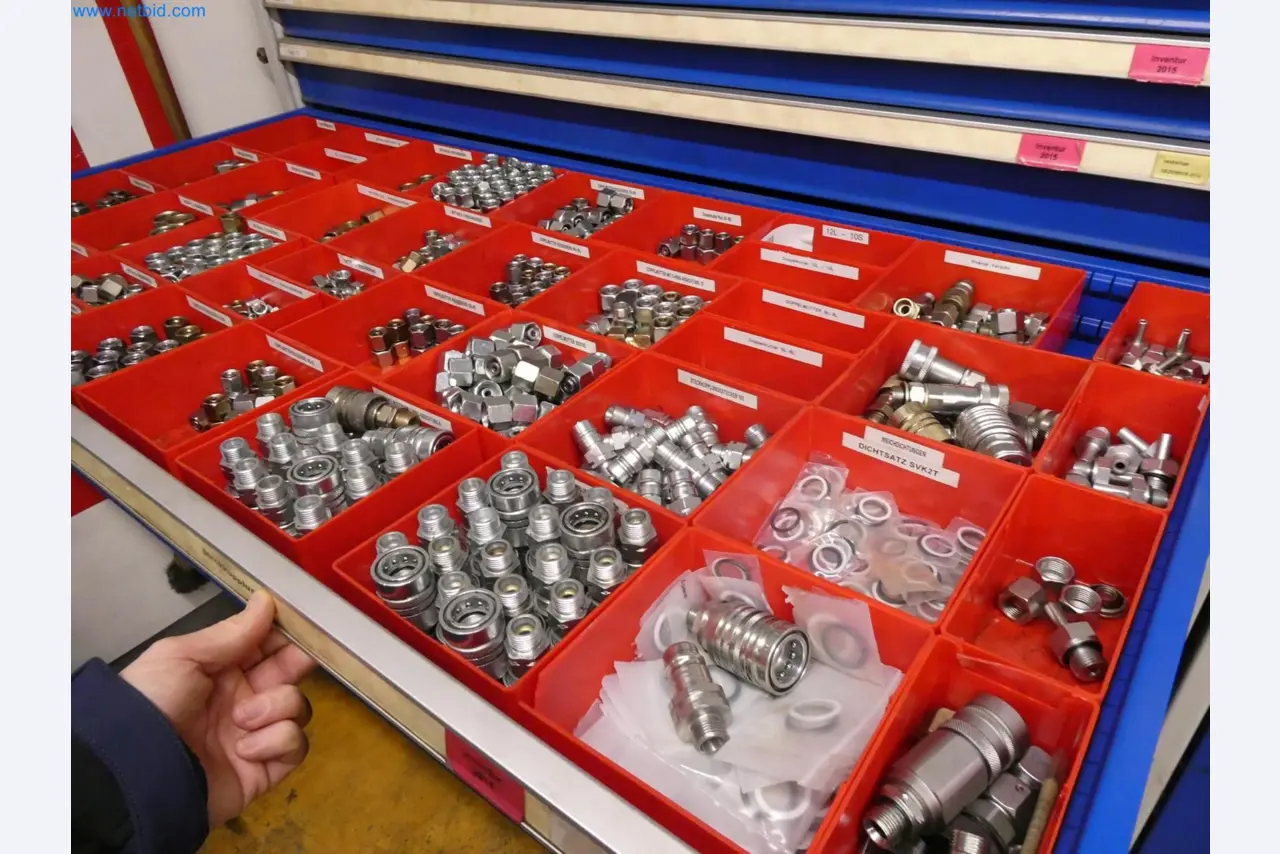 Engel Spritzgießmaschinen und Maschinen aus der Kunststoffindustrie-6