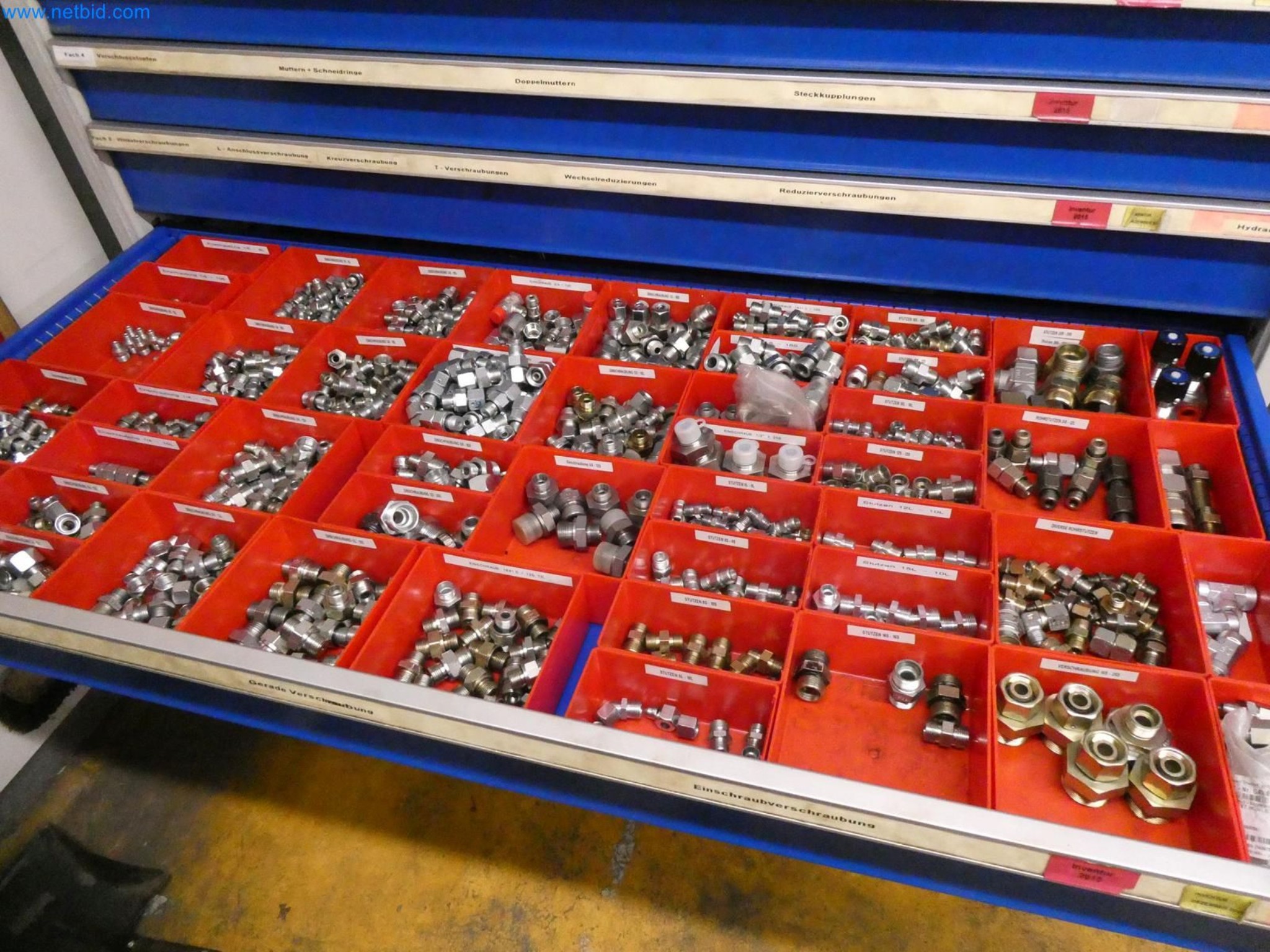 Engel Spritzgießmaschinen und Maschinen aus der Kunststoffindustrie-8