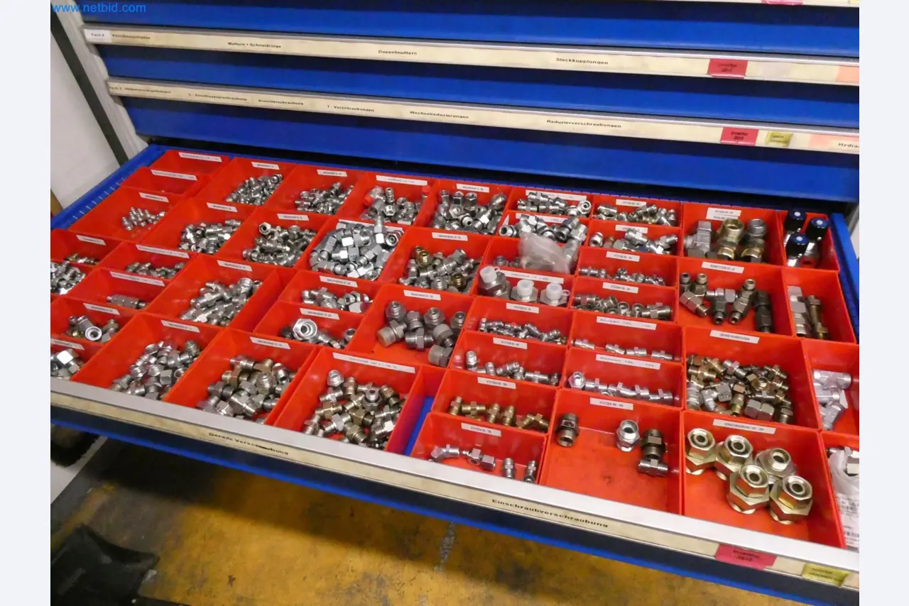 Engel Spritzgießmaschinen und Maschinen aus der Kunststoffindustrie-8