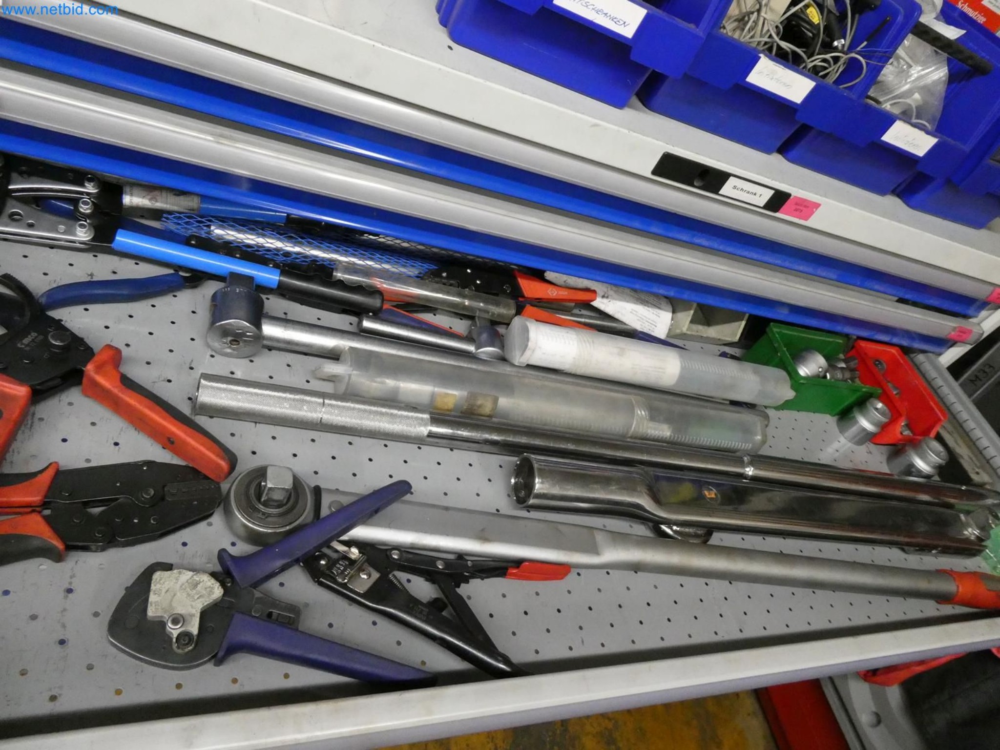 Engel Spritzgießmaschinen und Maschinen aus der Kunststoffindustrie-9