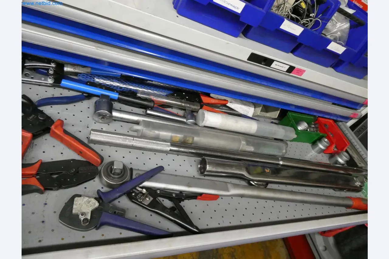 Engel Spritzgießmaschinen und Maschinen aus der Kunststoffindustrie-9