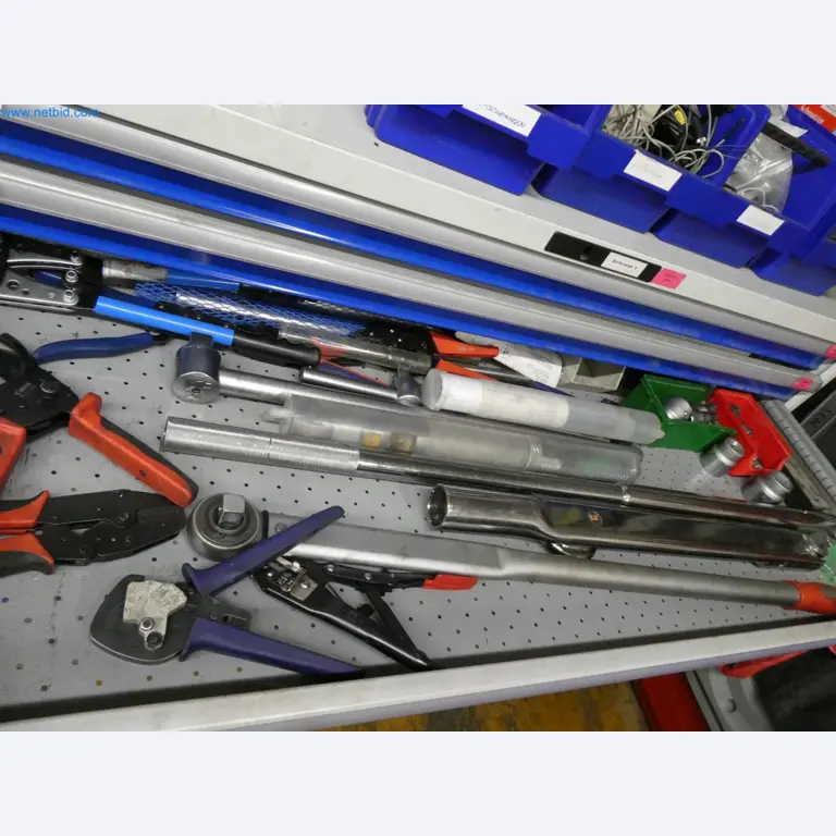 Engel Spritzgießmaschinen und Maschinen aus der Kunststoffindustrie-9