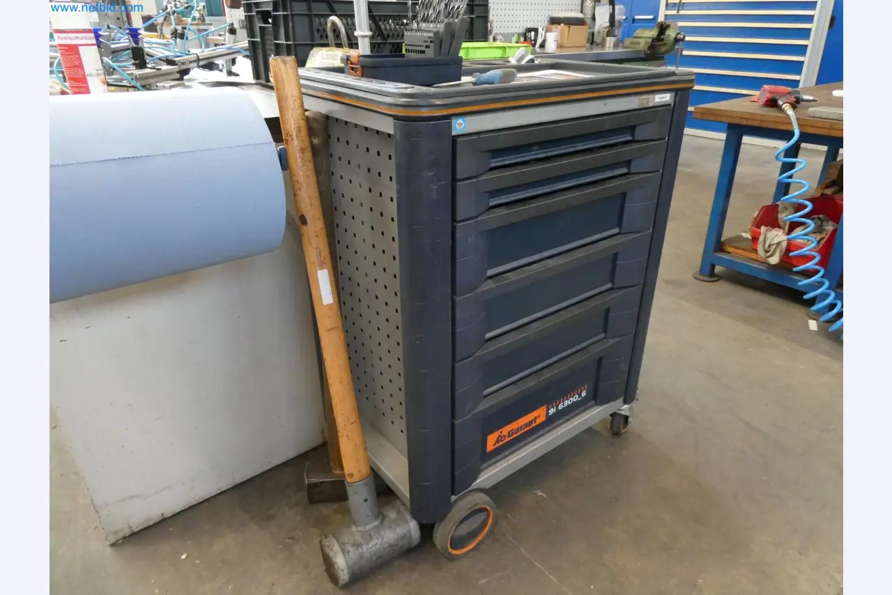 Engel Spritzgießmaschinen und Maschinen aus der Kunststoffindustrie-10