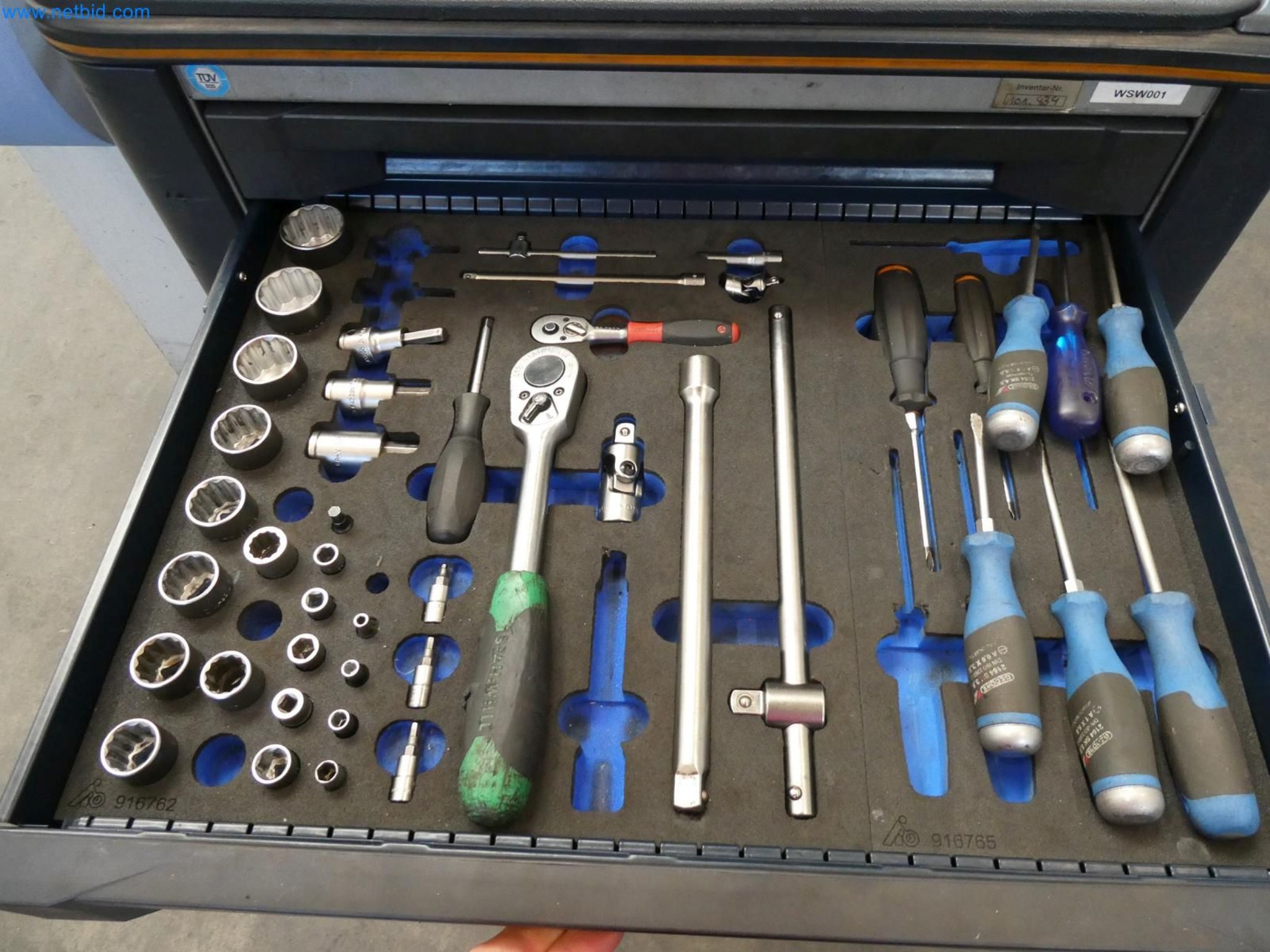 Engel Spritzgießmaschinen und Maschinen aus der Kunststoffindustrie-11