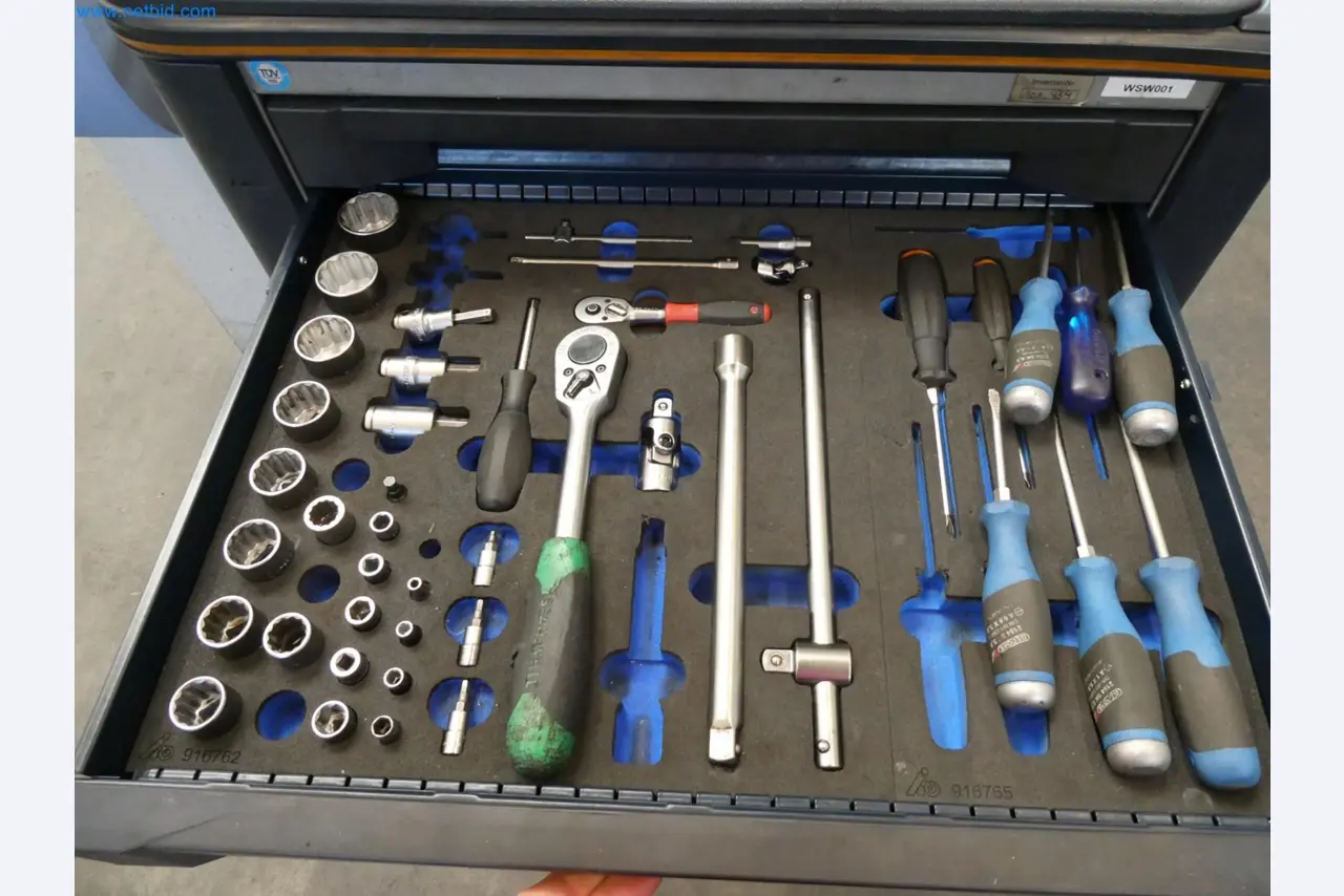 Engel Spritzgießmaschinen und Maschinen aus der Kunststoffindustrie-11