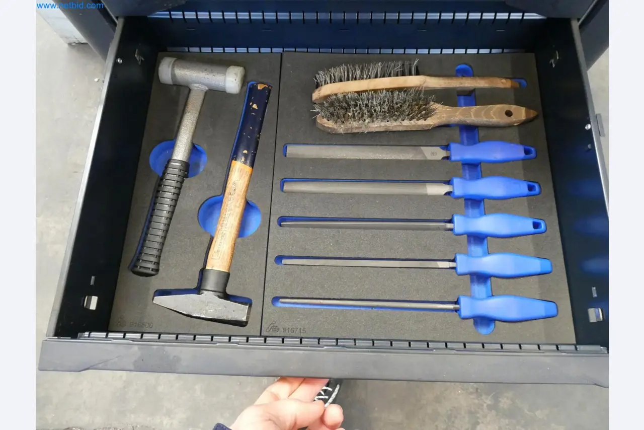 Engel Spritzgießmaschinen und Maschinen aus der Kunststoffindustrie-12