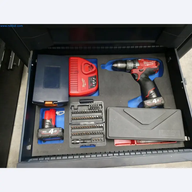 Engel Spritzgießmaschinen und Maschinen aus der Kunststoffindustrie-14