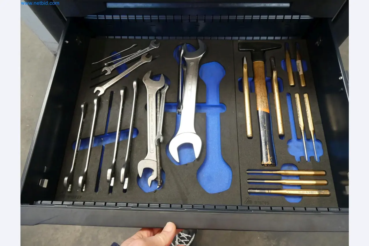 Engel Spritzgießmaschinen und Maschinen aus der Kunststoffindustrie-15