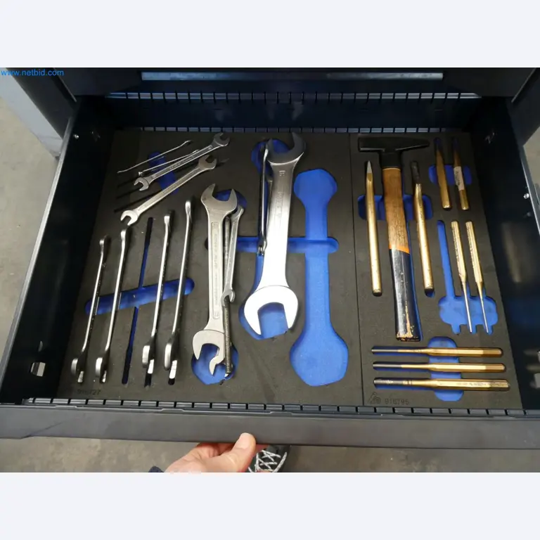 Engel Spritzgießmaschinen und Maschinen aus der Kunststoffindustrie-15