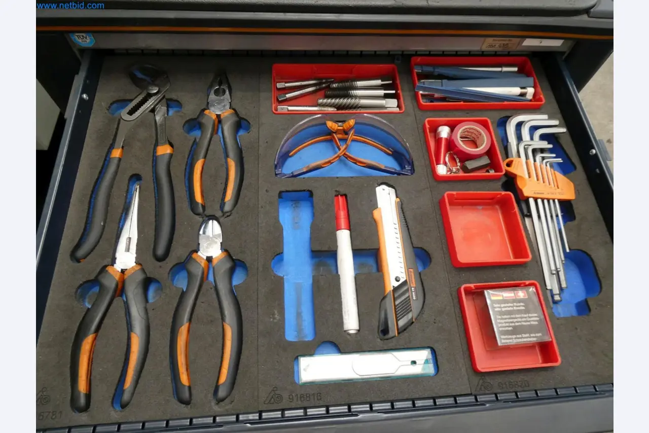 Engel Spritzgießmaschinen und Maschinen aus der Kunststoffindustrie-16