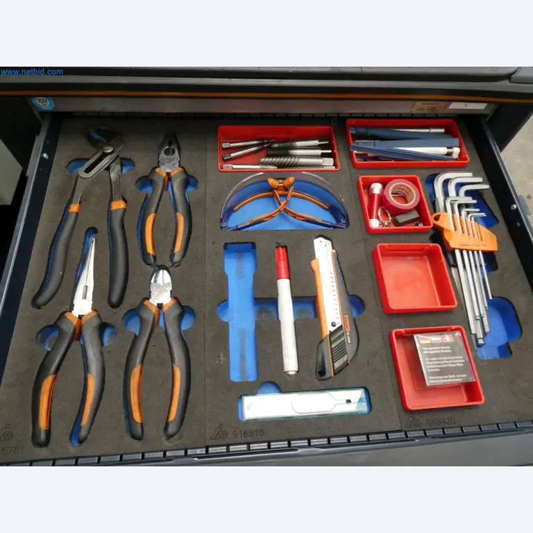 Engel Spritzgießmaschinen und Maschinen aus der Kunststoffindustrie-16