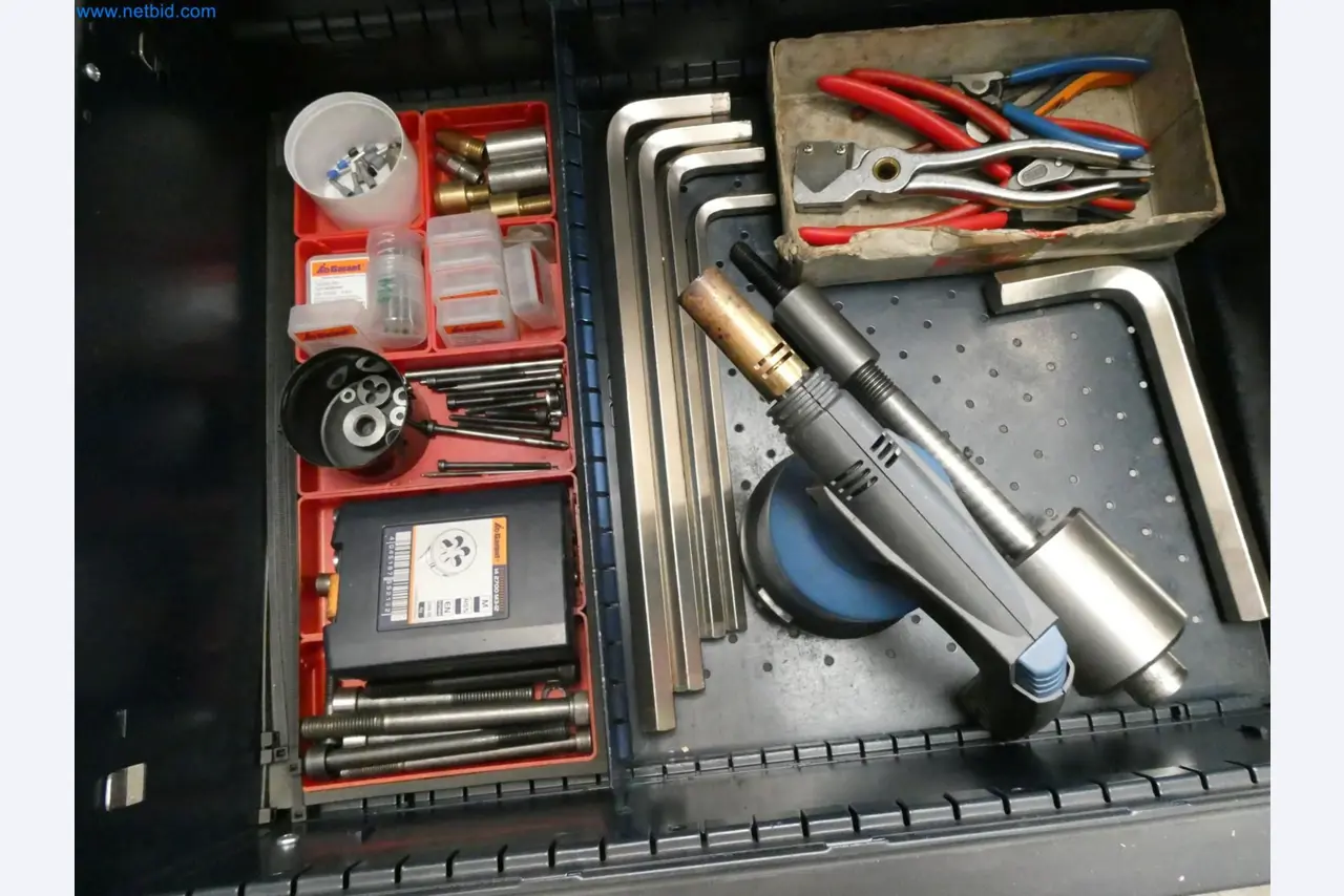 Engel Spritzgießmaschinen und Maschinen aus der Kunststoffindustrie-17