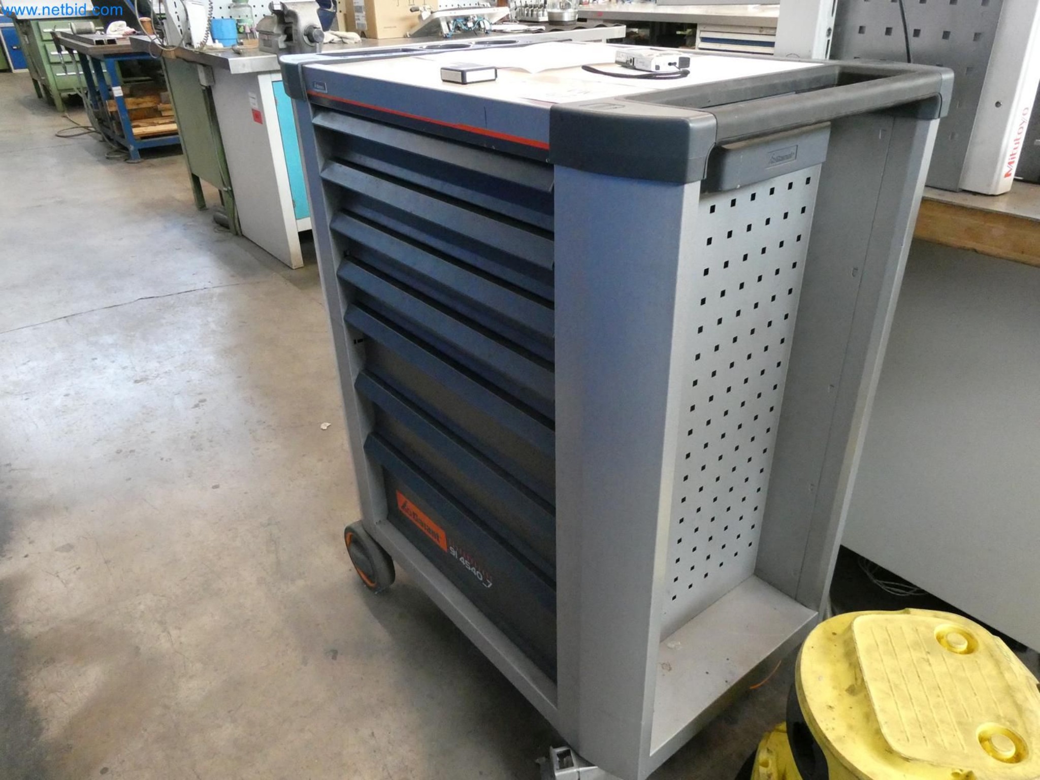 Engel Spritzgießmaschinen und Maschinen aus der Kunststoffindustrie-18