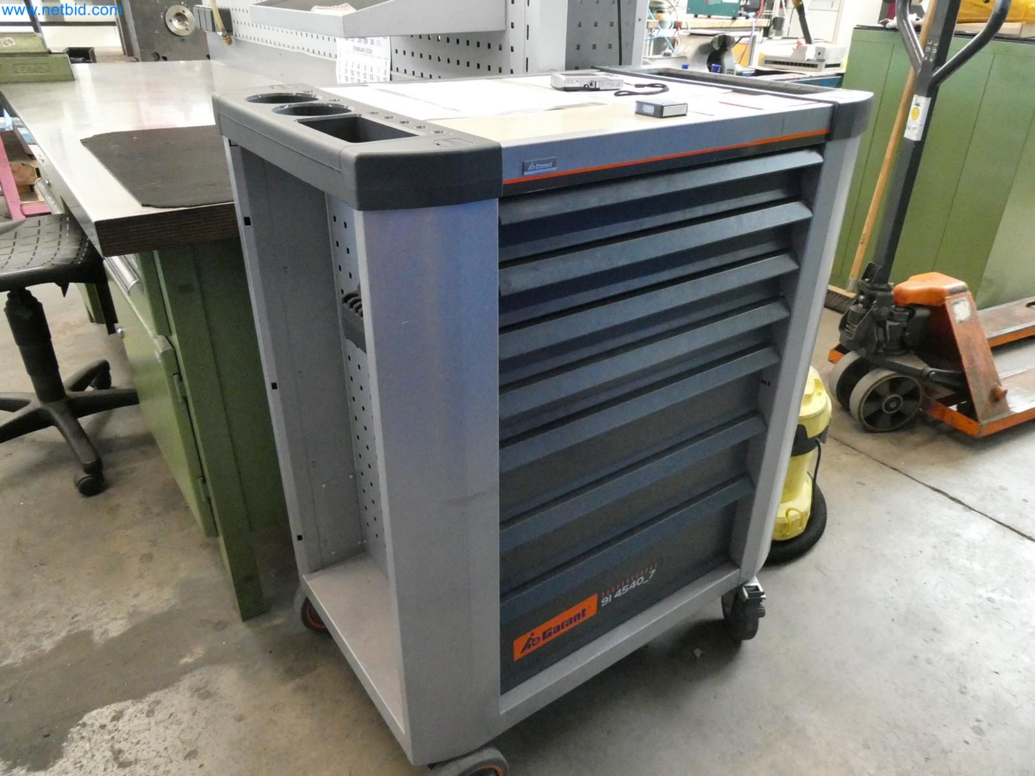 Engel Spritzgießmaschinen und Maschinen aus der Kunststoffindustrie-19