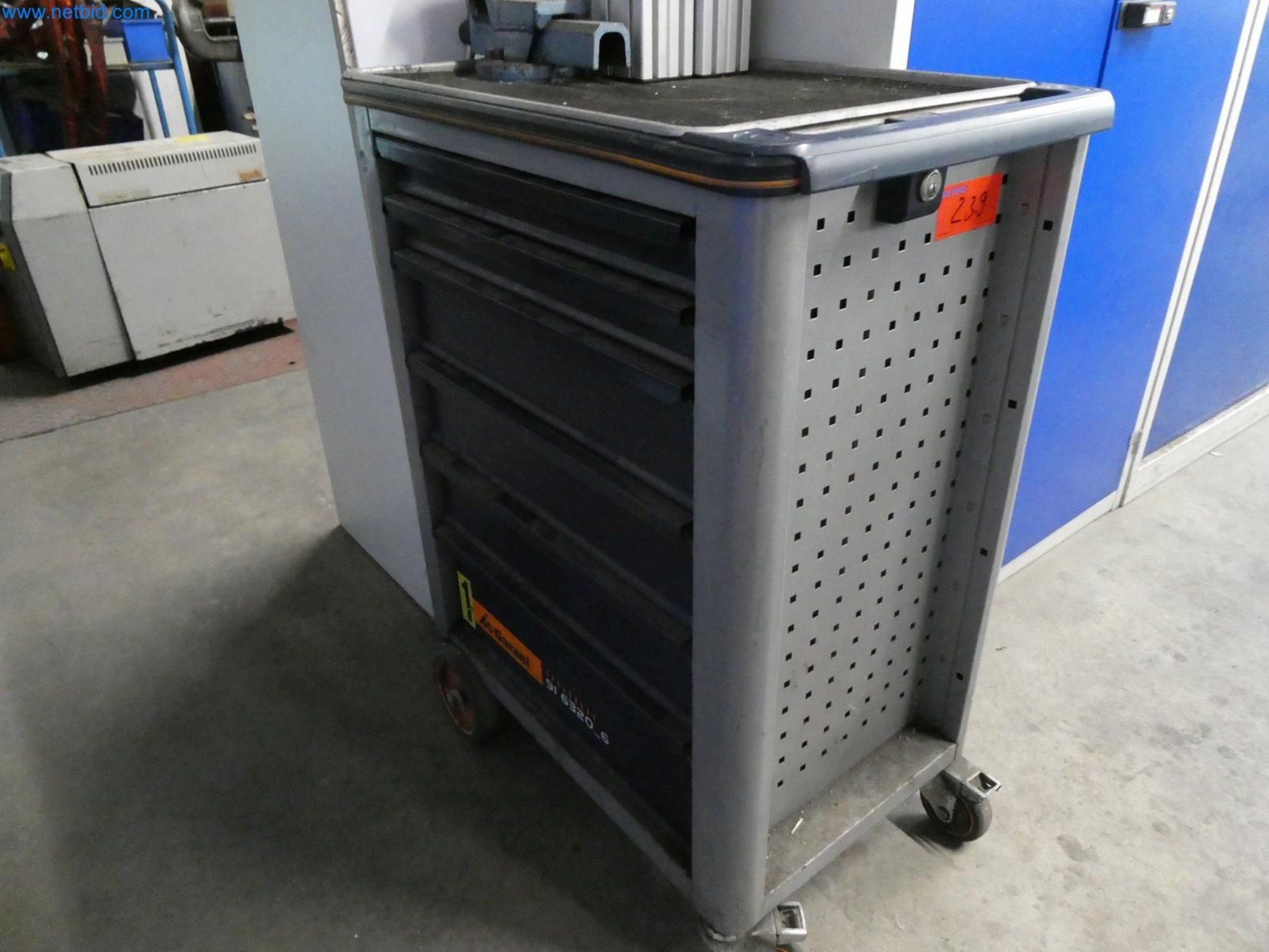 Engel Spritzgießmaschinen und Maschinen aus der Kunststoffindustrie-21