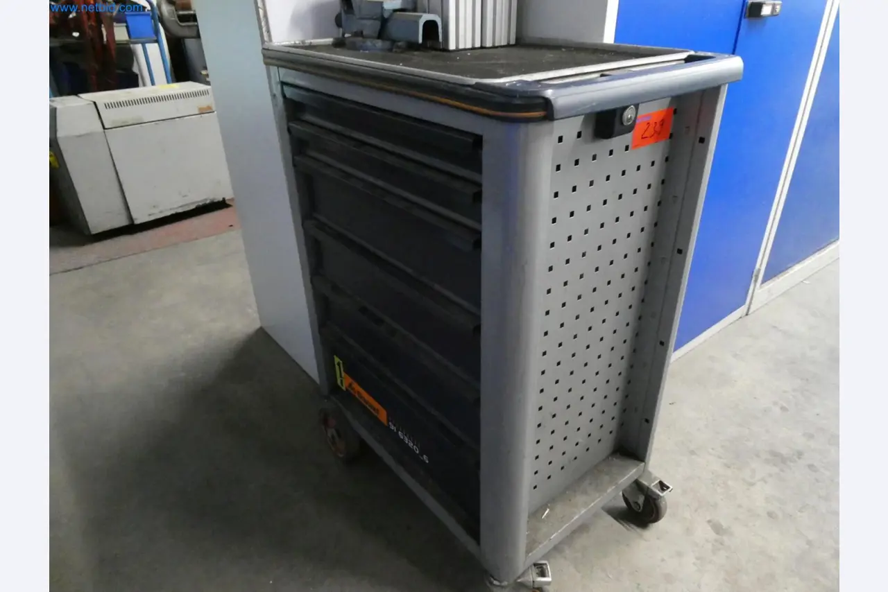 Engel Spritzgießmaschinen und Maschinen aus der Kunststoffindustrie-21