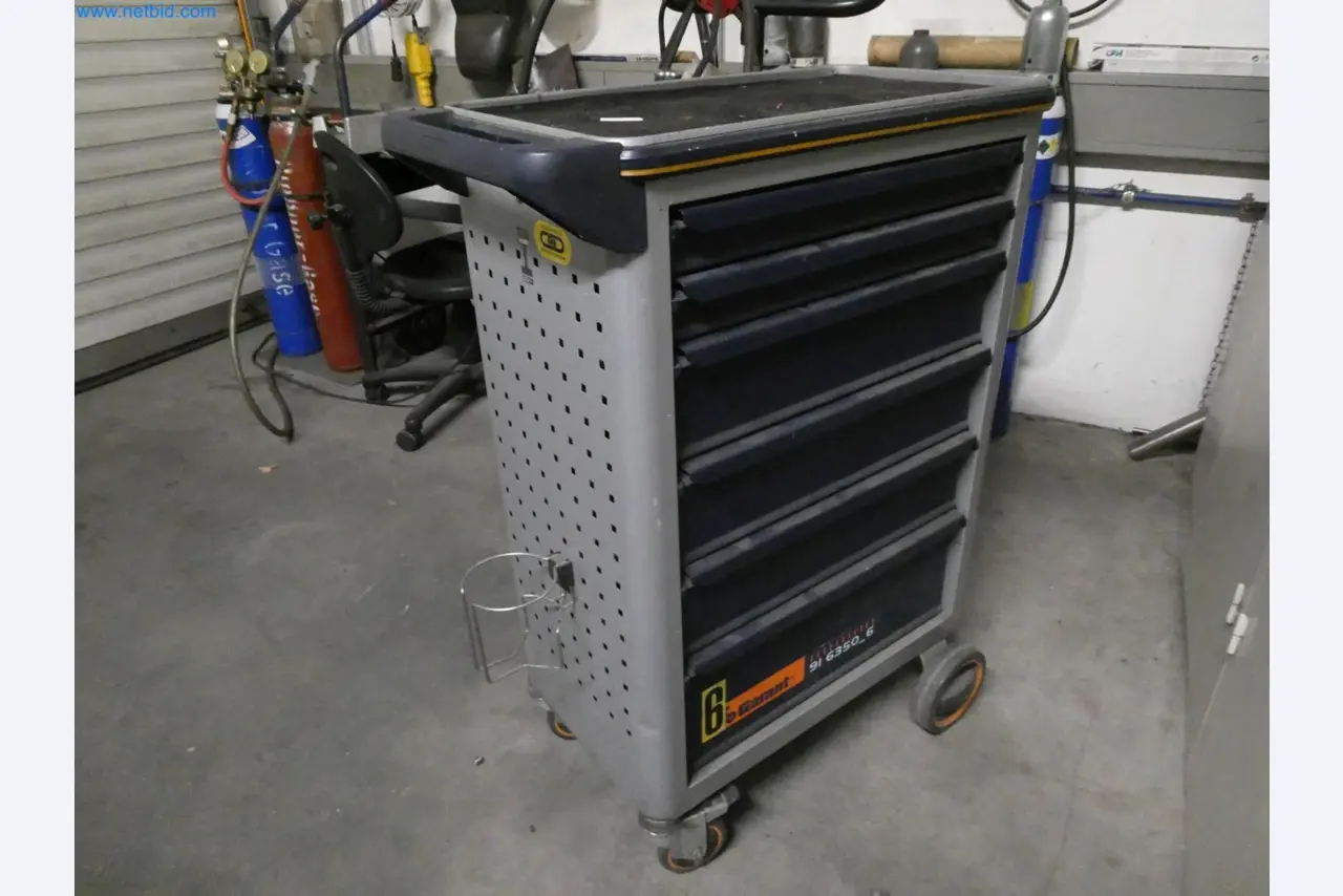 Engel Spritzgießmaschinen und Maschinen aus der Kunststoffindustrie-4