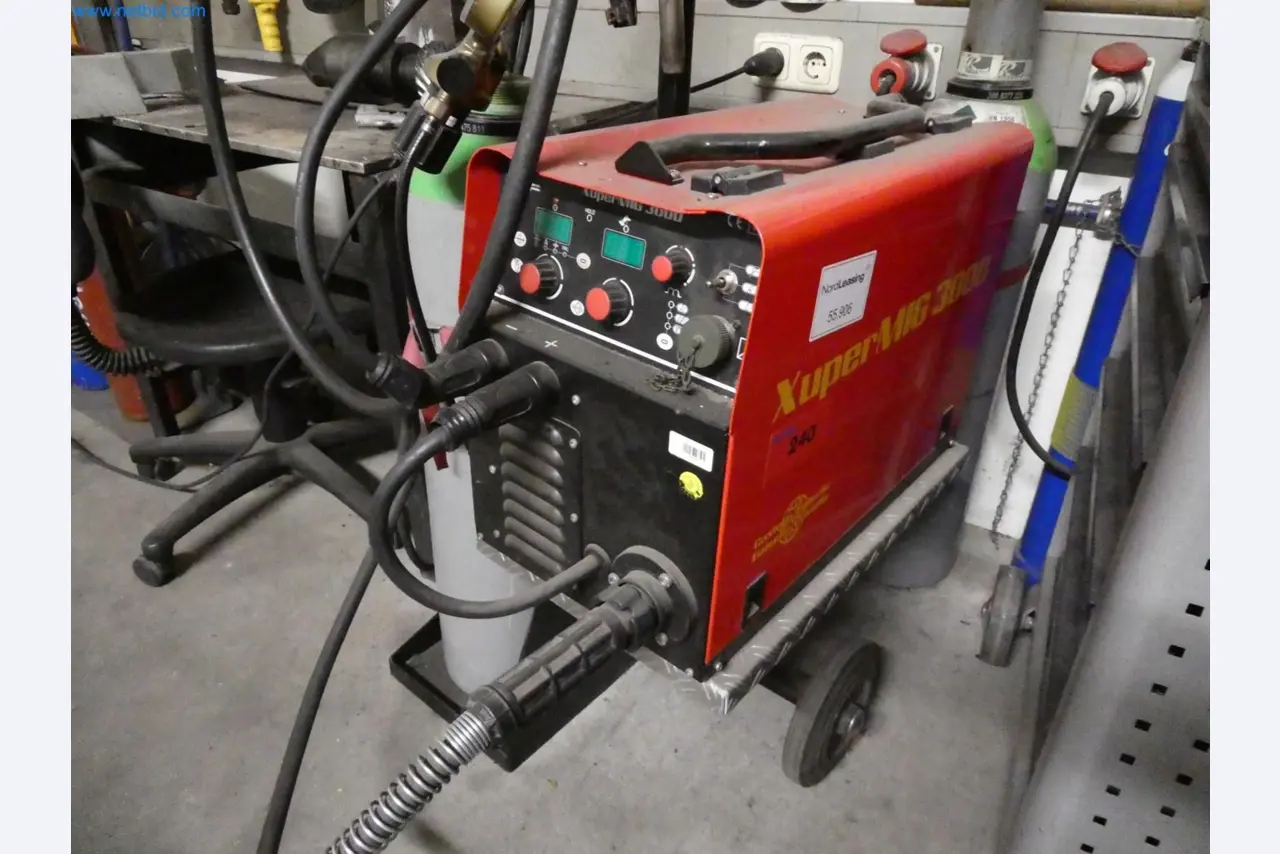 Engel Spritzgießmaschinen und Maschinen aus der Kunststoffindustrie-1