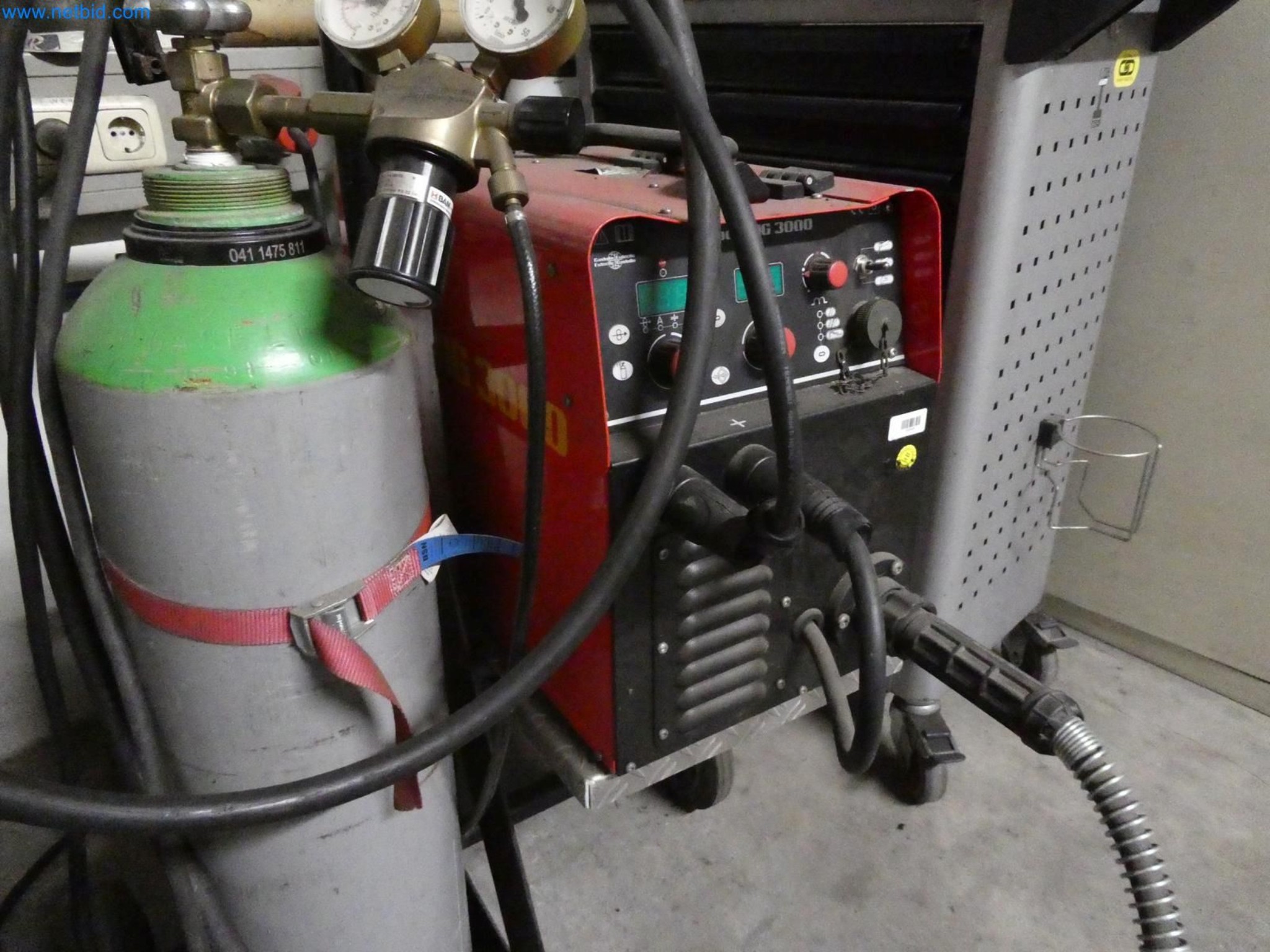 Engel Spritzgießmaschinen und Maschinen aus der Kunststoffindustrie-3