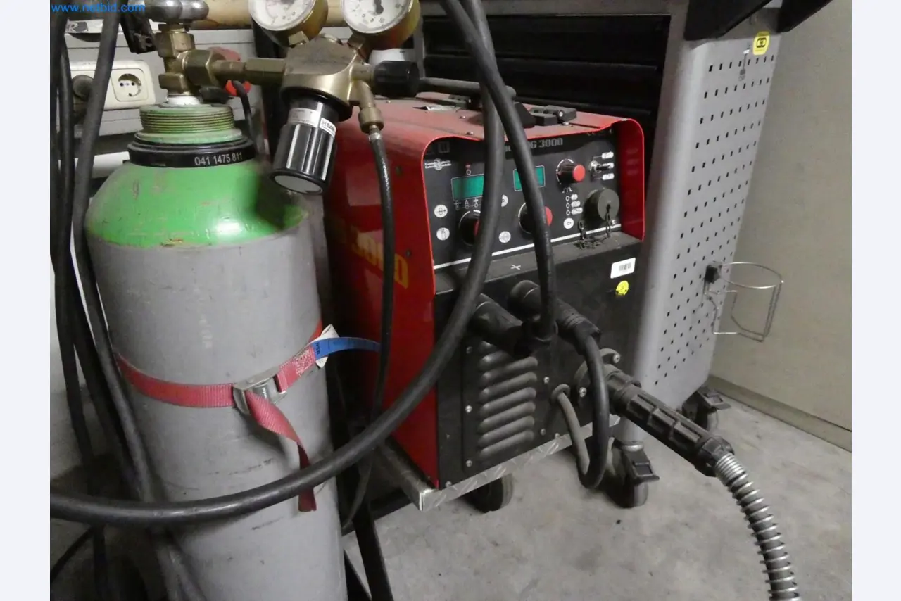 Engel Spritzgießmaschinen und Maschinen aus der Kunststoffindustrie-3