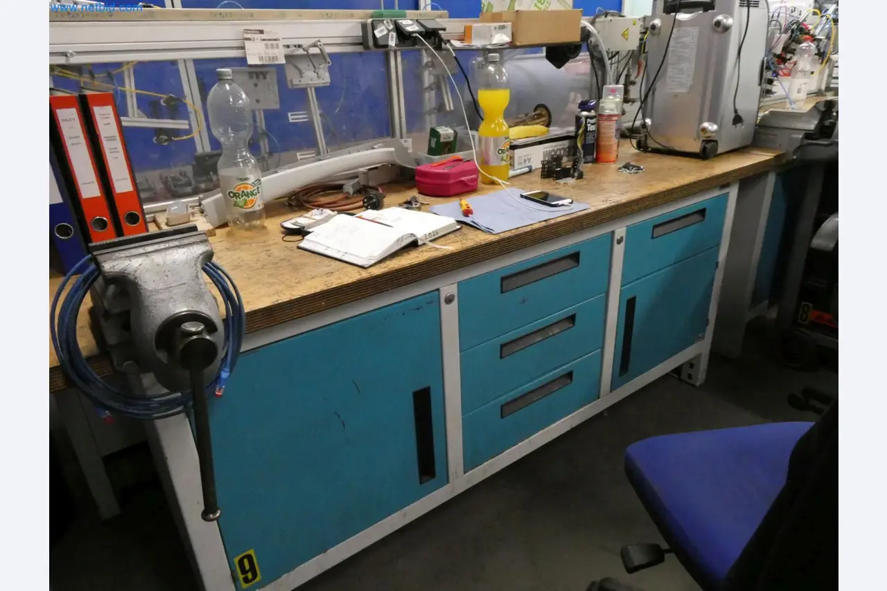 Engel Spritzgießmaschinen und Maschinen aus der Kunststoffindustrie-11