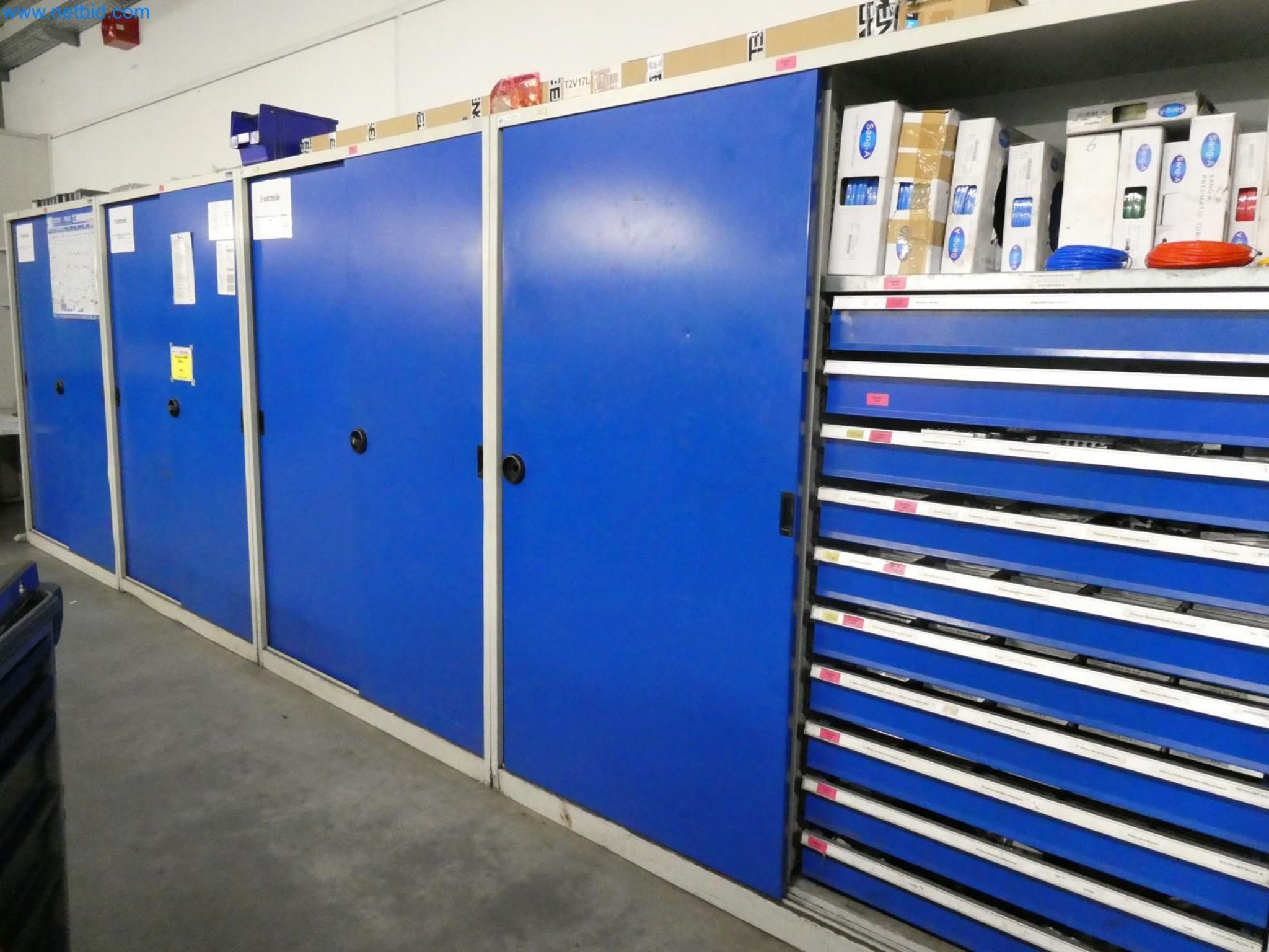 Engel Spritzgießmaschinen und Maschinen aus der Kunststoffindustrie-13