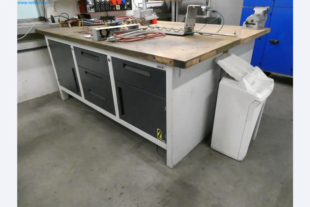 Engel Spritzgießmaschinen und Maschinen aus der Kunststoffindustrie-3