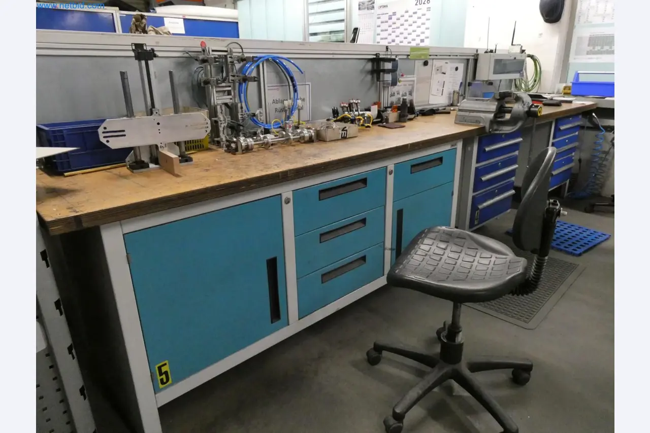 Engel Spritzgießmaschinen und Maschinen aus der Kunststoffindustrie-6