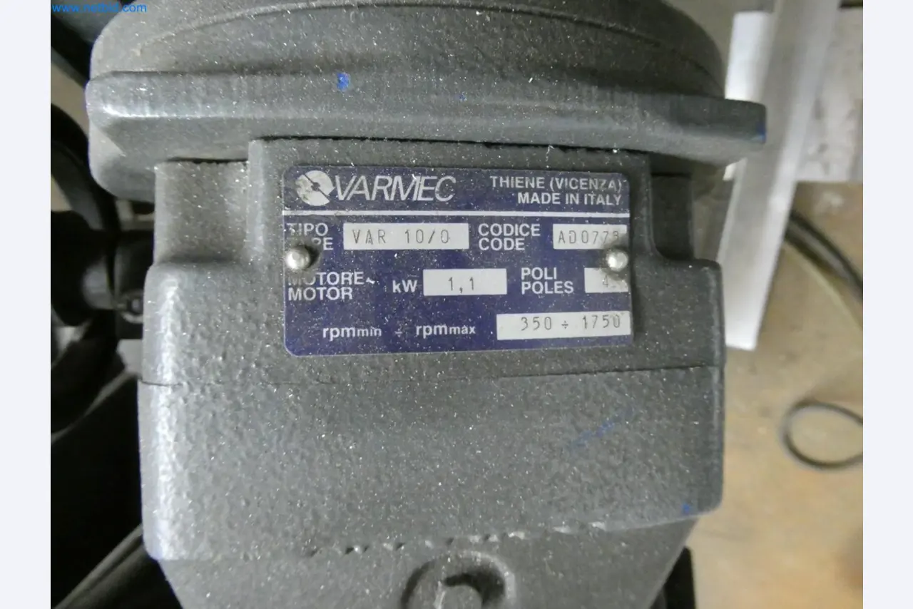 Engel Spritzgießmaschinen und Maschinen aus der Kunststoffindustrie-5