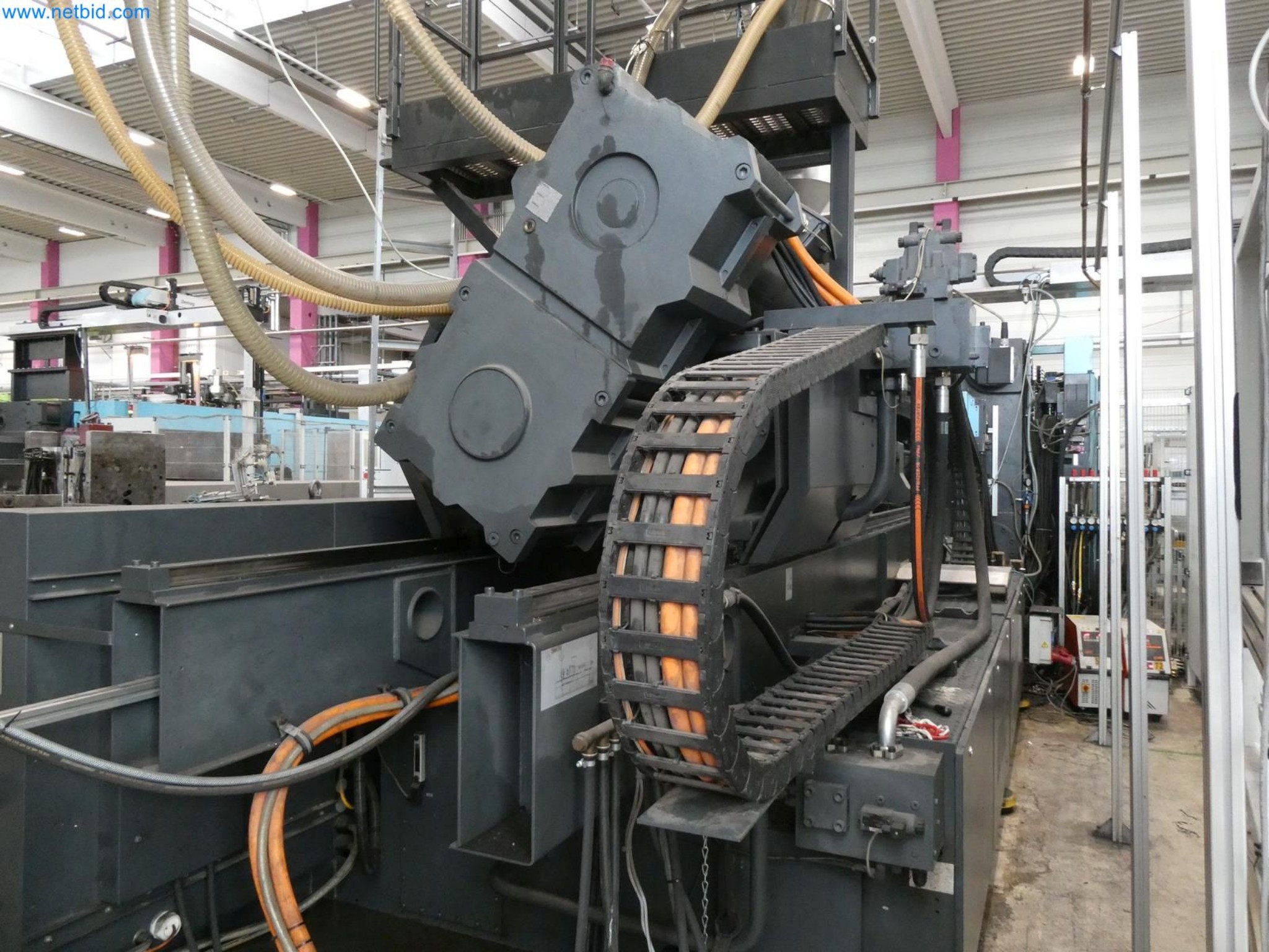 Engel Spritzgießmaschinen und Maschinen aus der Kunststoffindustrie-11