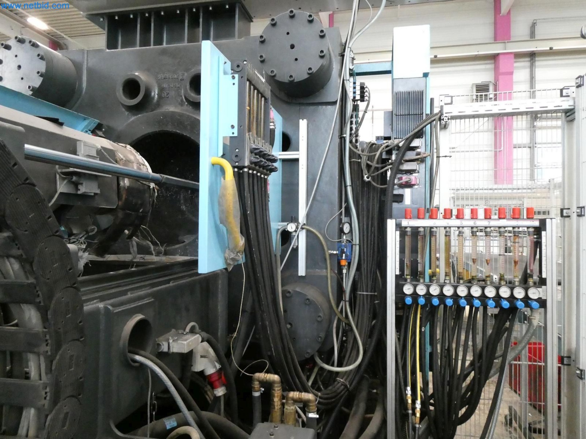 Engel Spritzgießmaschinen und Maschinen aus der Kunststoffindustrie-13