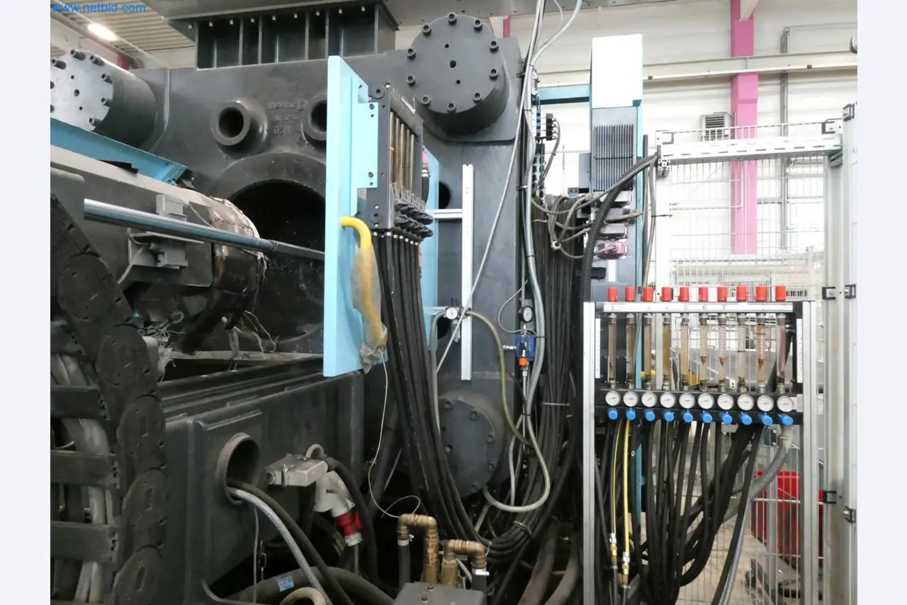 Engel Spritzgießmaschinen und Maschinen aus der Kunststoffindustrie-13