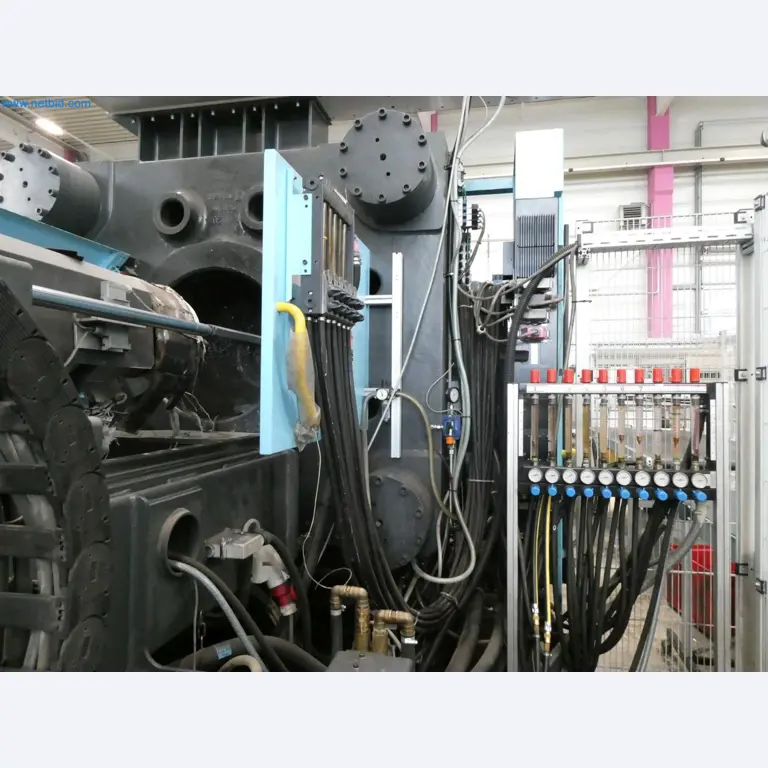 Engel Spritzgießmaschinen und Maschinen aus der Kunststoffindustrie-13