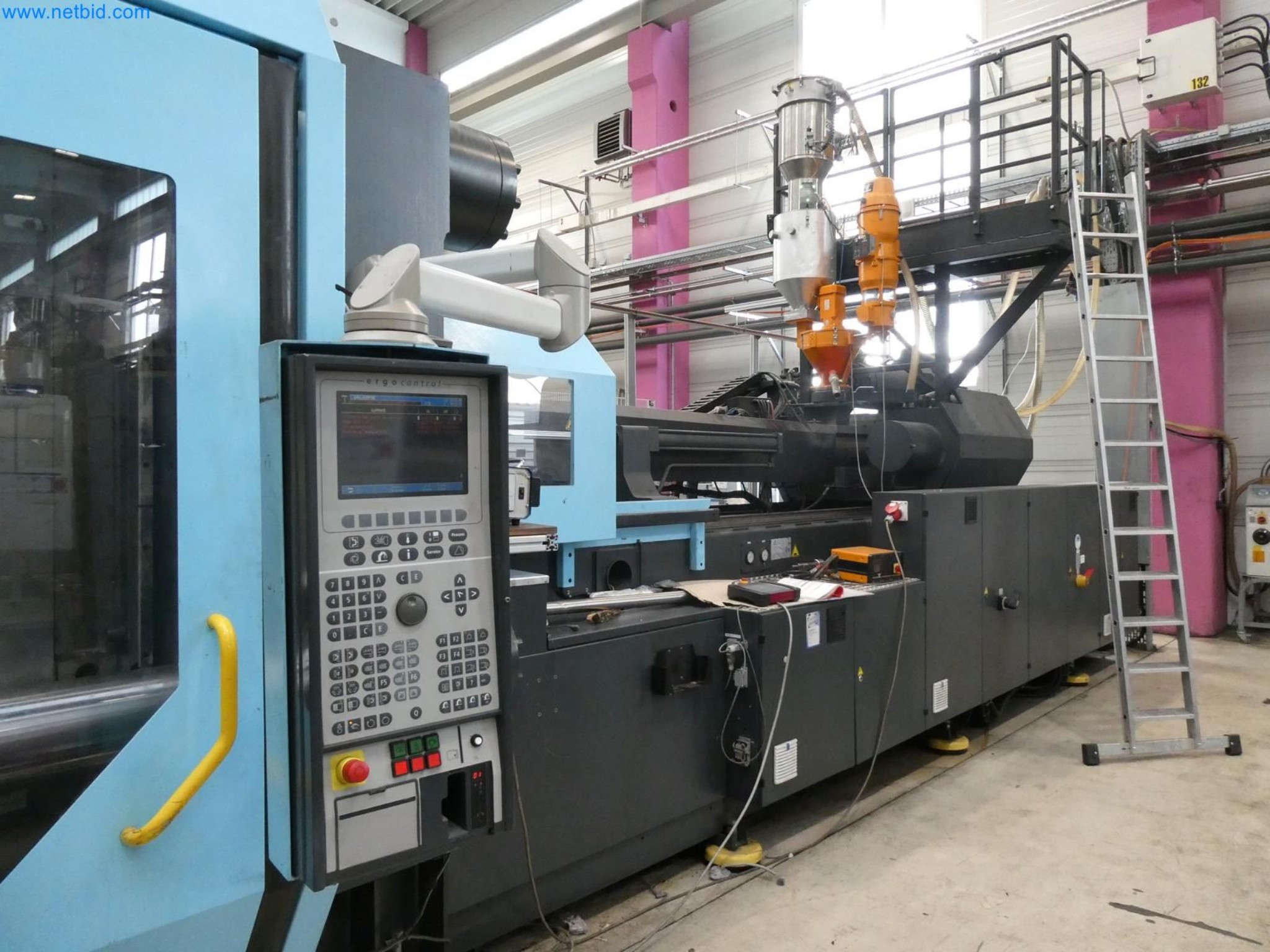 Engel Spritzgießmaschinen und Maschinen aus der Kunststoffindustrie-4