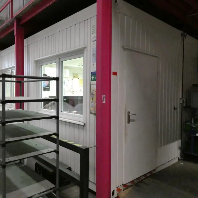 Instalação de contentores-escritório (QFB)