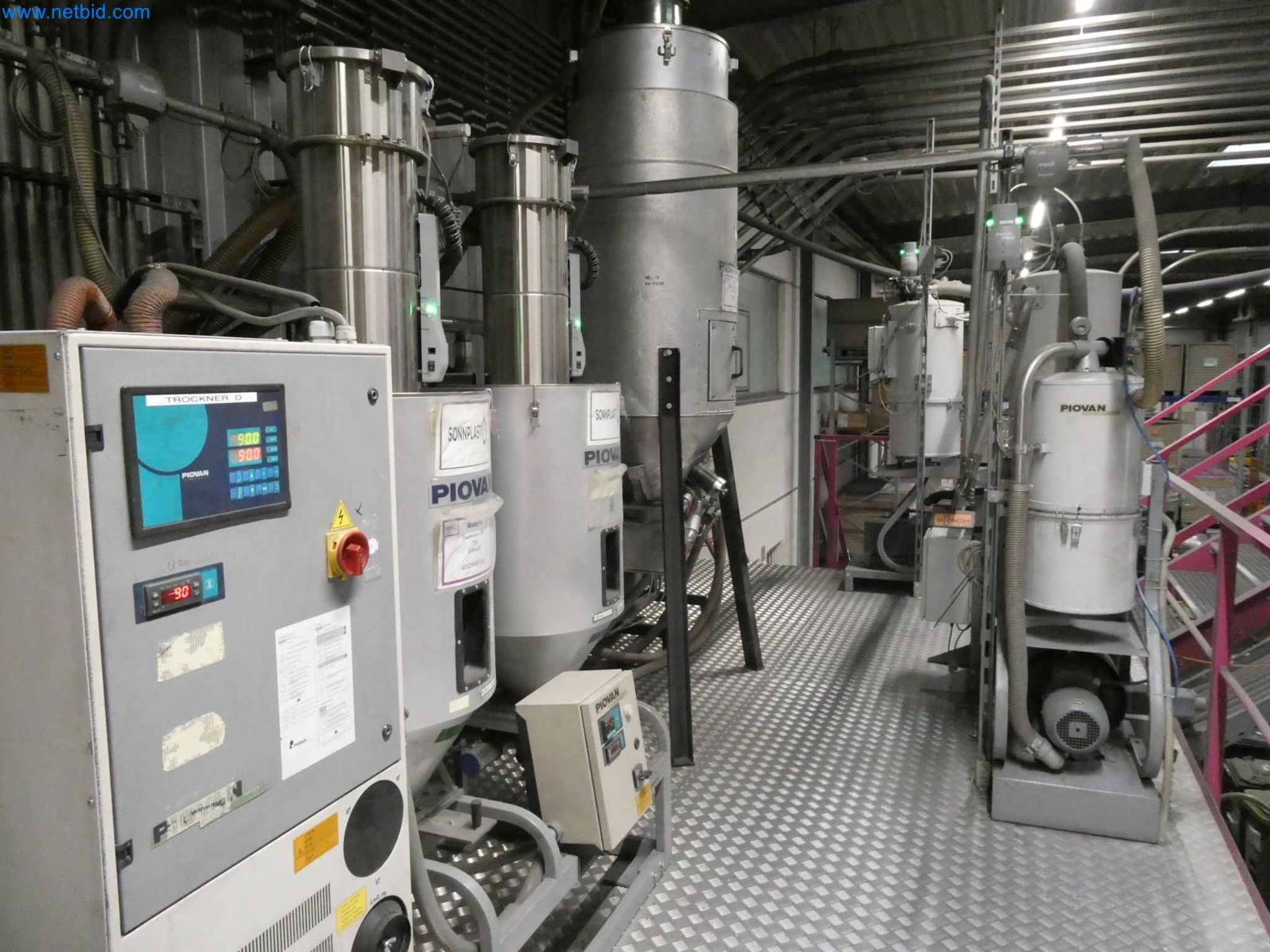 Engel Spritzgießmaschinen und Maschinen aus der Kunststoffindustrie-10