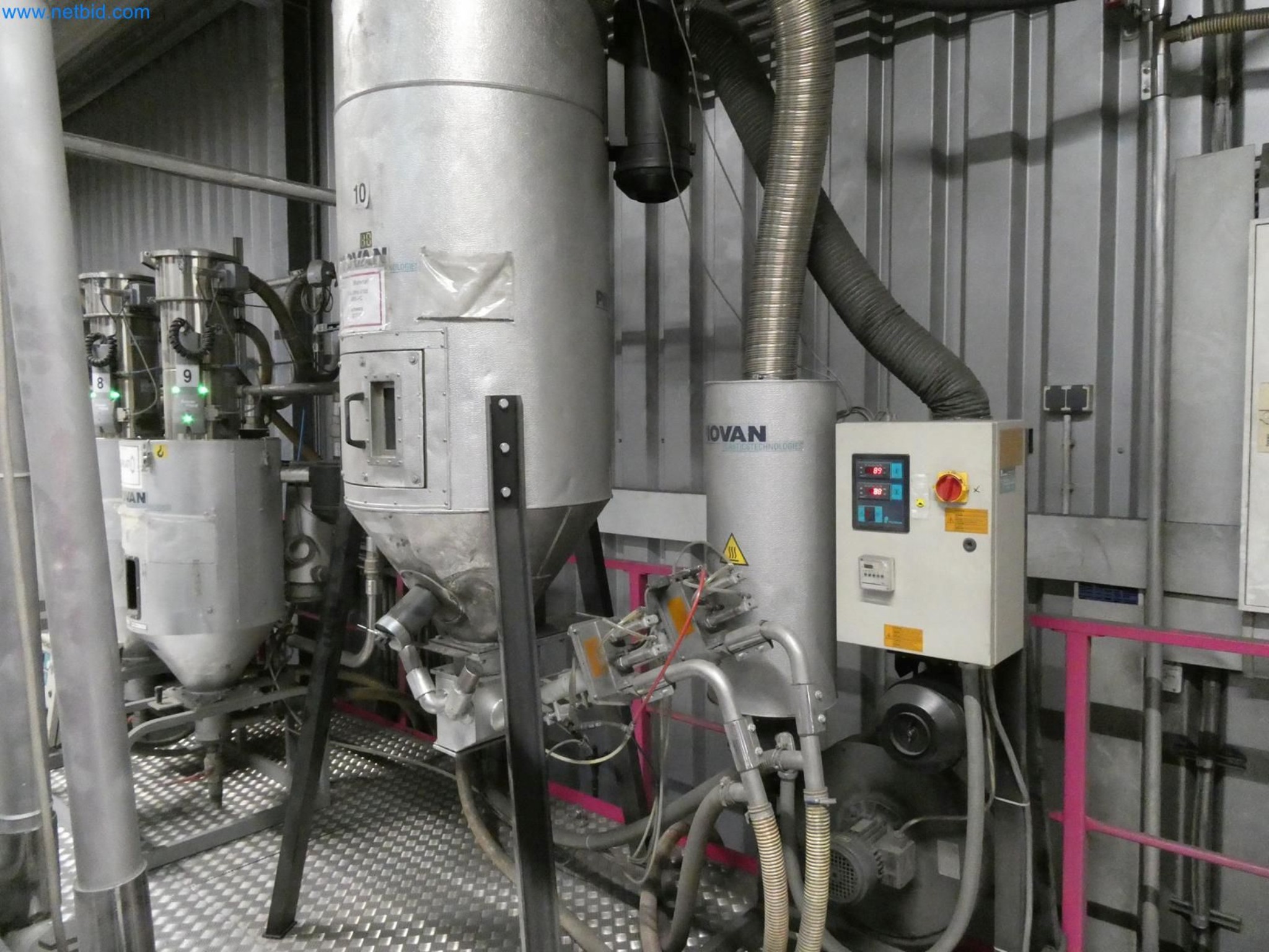 Engel Spritzgießmaschinen und Maschinen aus der Kunststoffindustrie-11