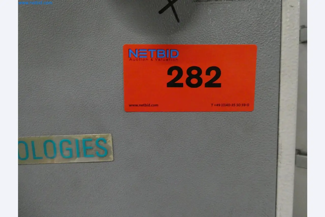 Engel Spritzgießmaschinen und Maschinen aus der Kunststoffindustrie-8