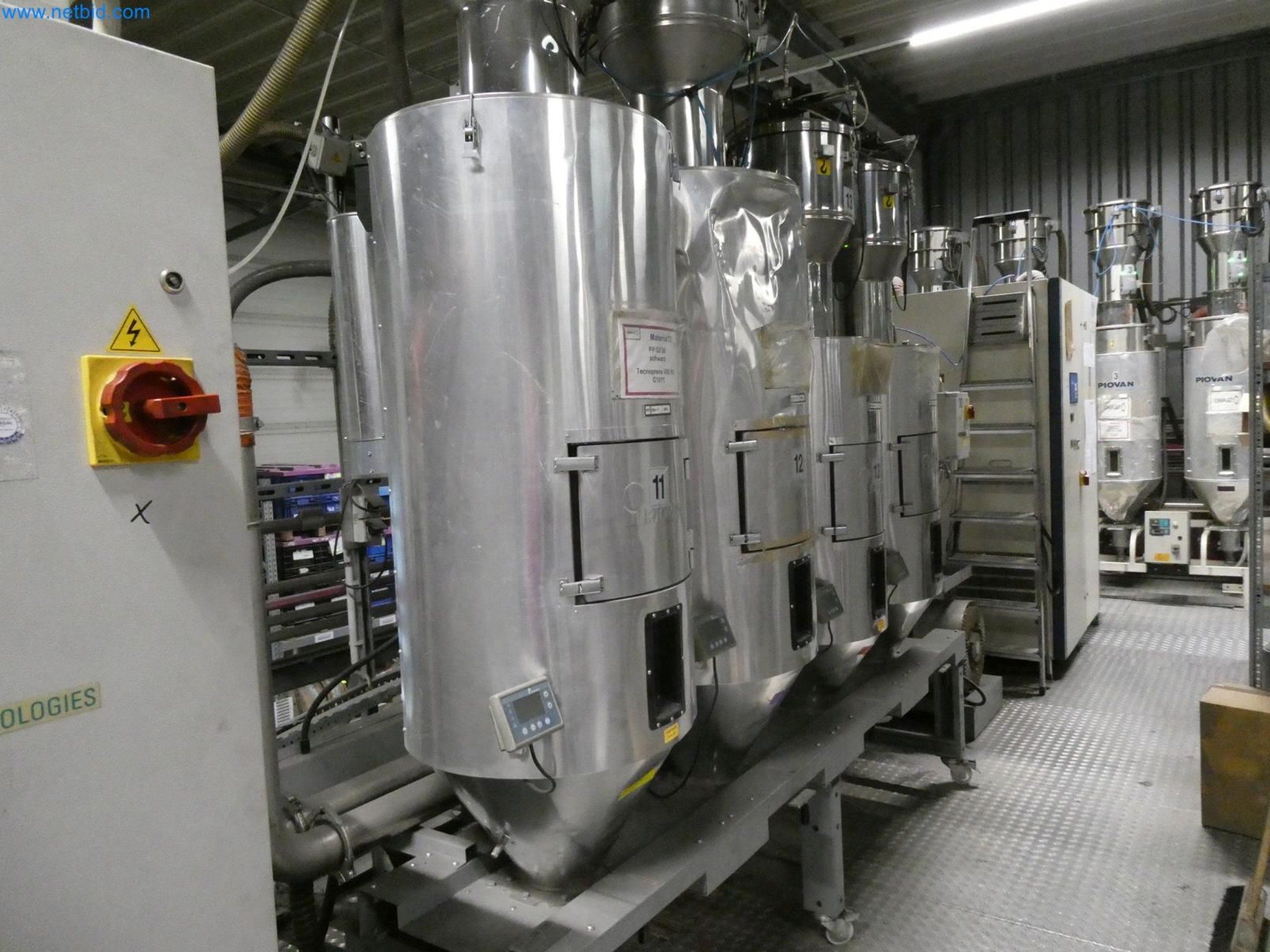 Engel Spritzgießmaschinen und Maschinen aus der Kunststoffindustrie-2