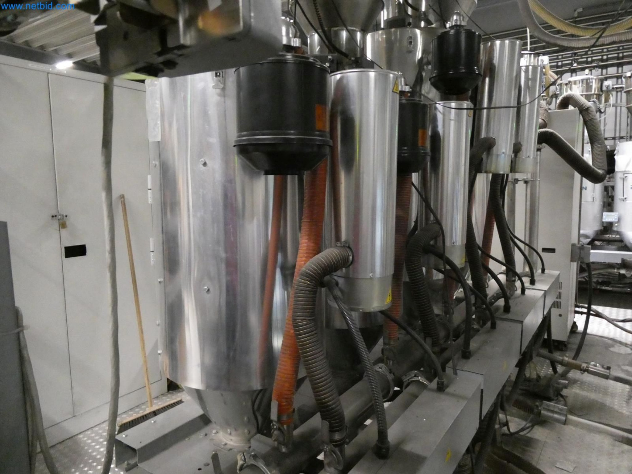 Engel Spritzgießmaschinen und Maschinen aus der Kunststoffindustrie-4