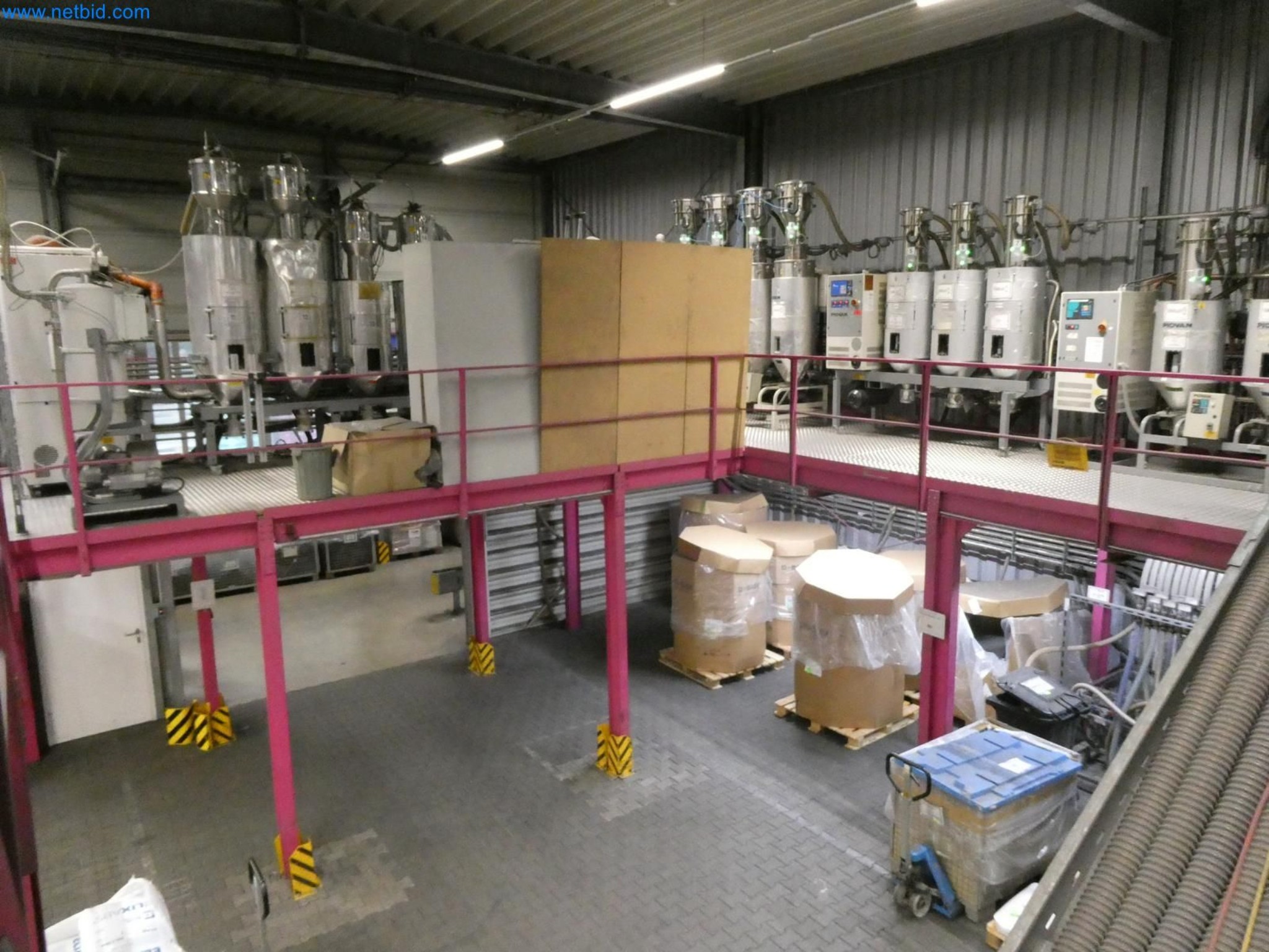 Engel Spritzgießmaschinen und Maschinen aus der Kunststoffindustrie-2