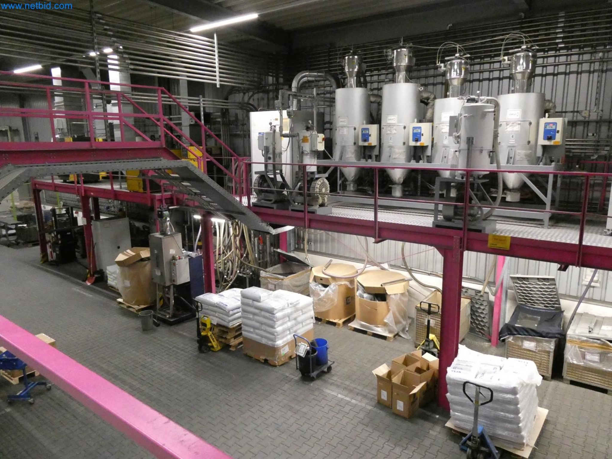 Engel Spritzgießmaschinen und Maschinen aus der Kunststoffindustrie-3