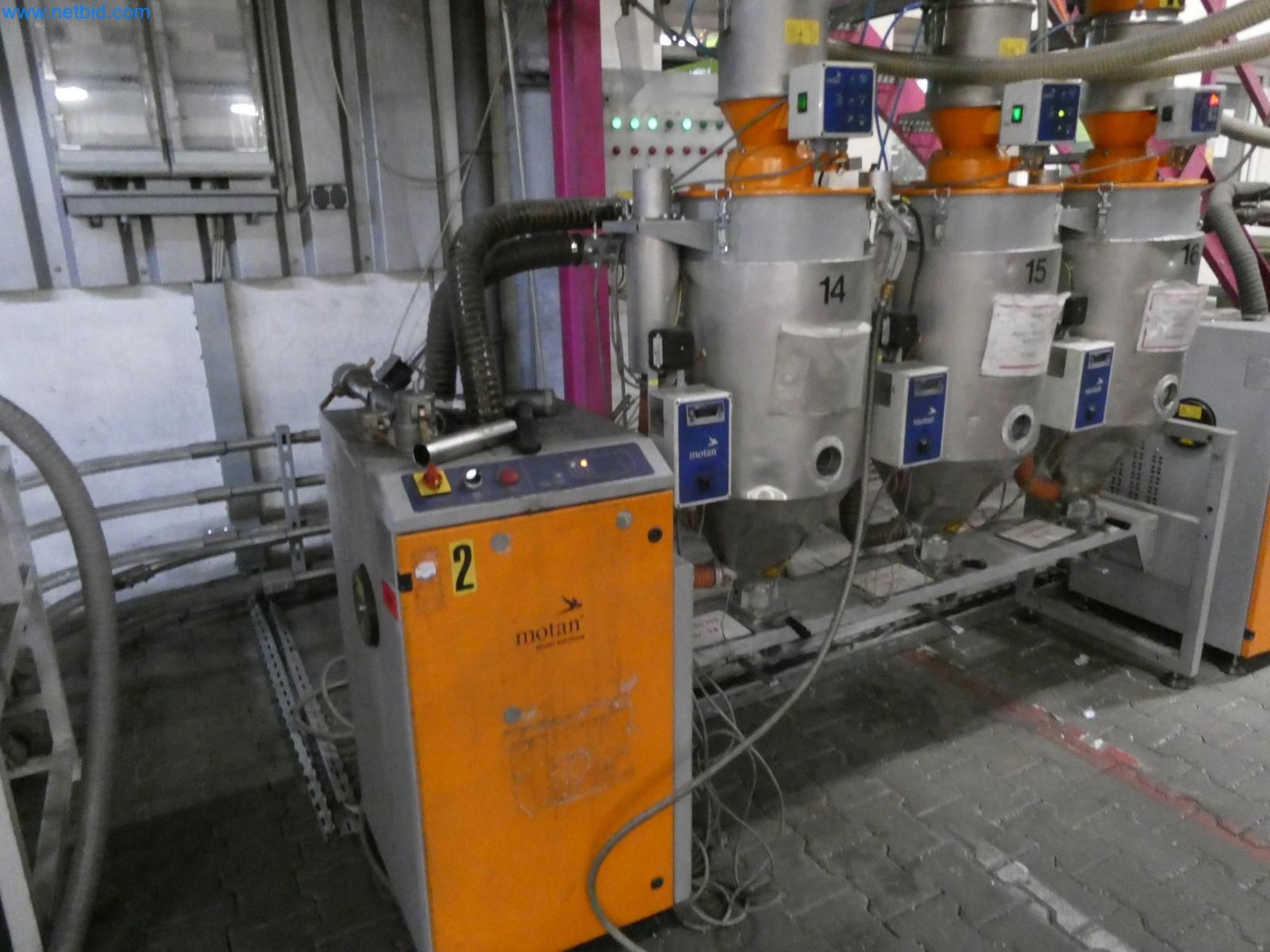 Engel Spritzgießmaschinen und Maschinen aus der Kunststoffindustrie-3