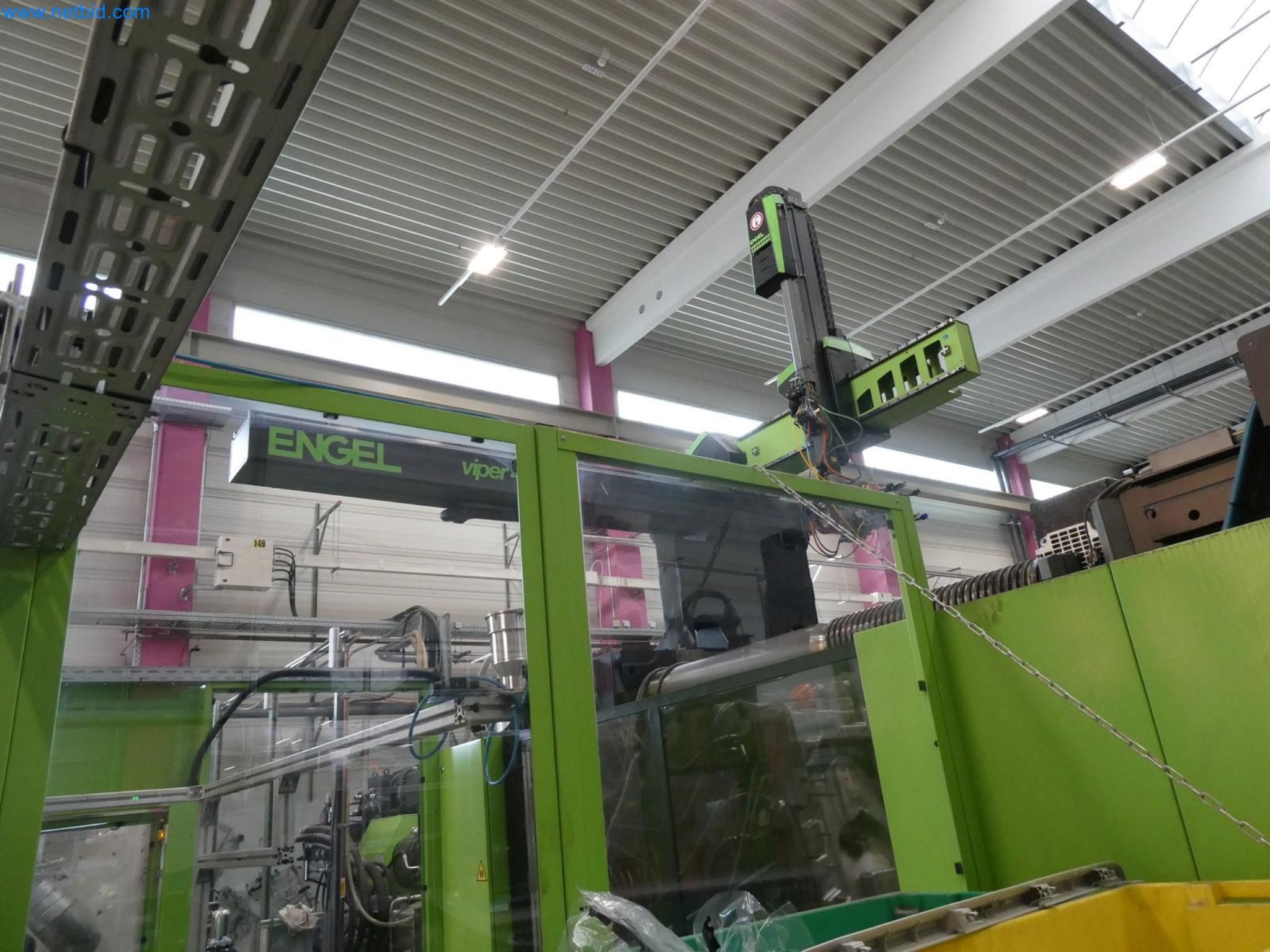 Engel Spritzgießmaschinen und Maschinen aus der Kunststoffindustrie-11