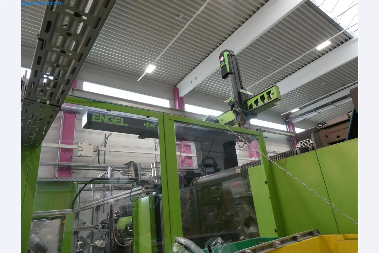 Engel Spritzgießmaschinen und Maschinen aus der Kunststoffindustrie-11