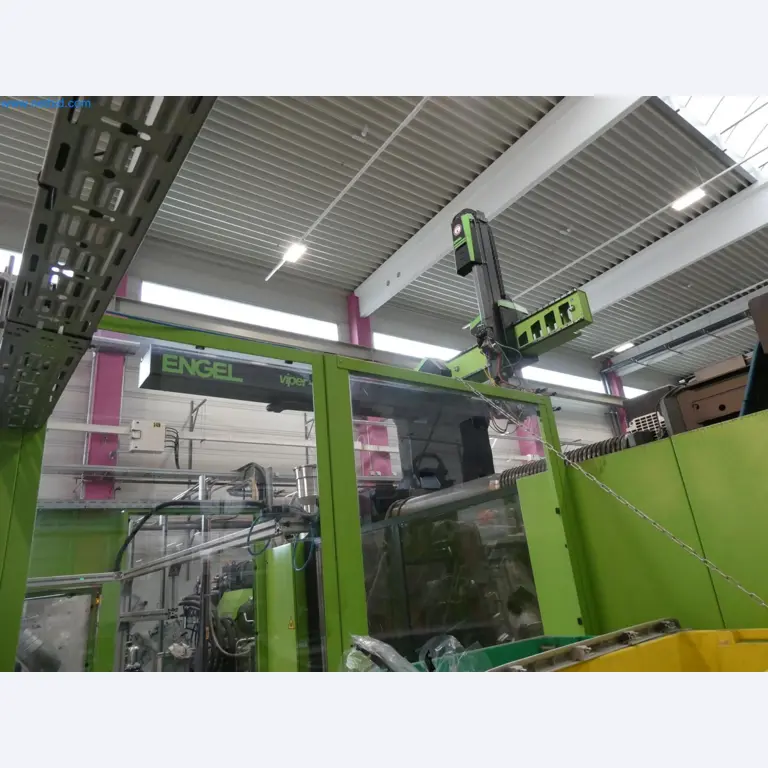 Engel Spritzgießmaschinen und Maschinen aus der Kunststoffindustrie-11