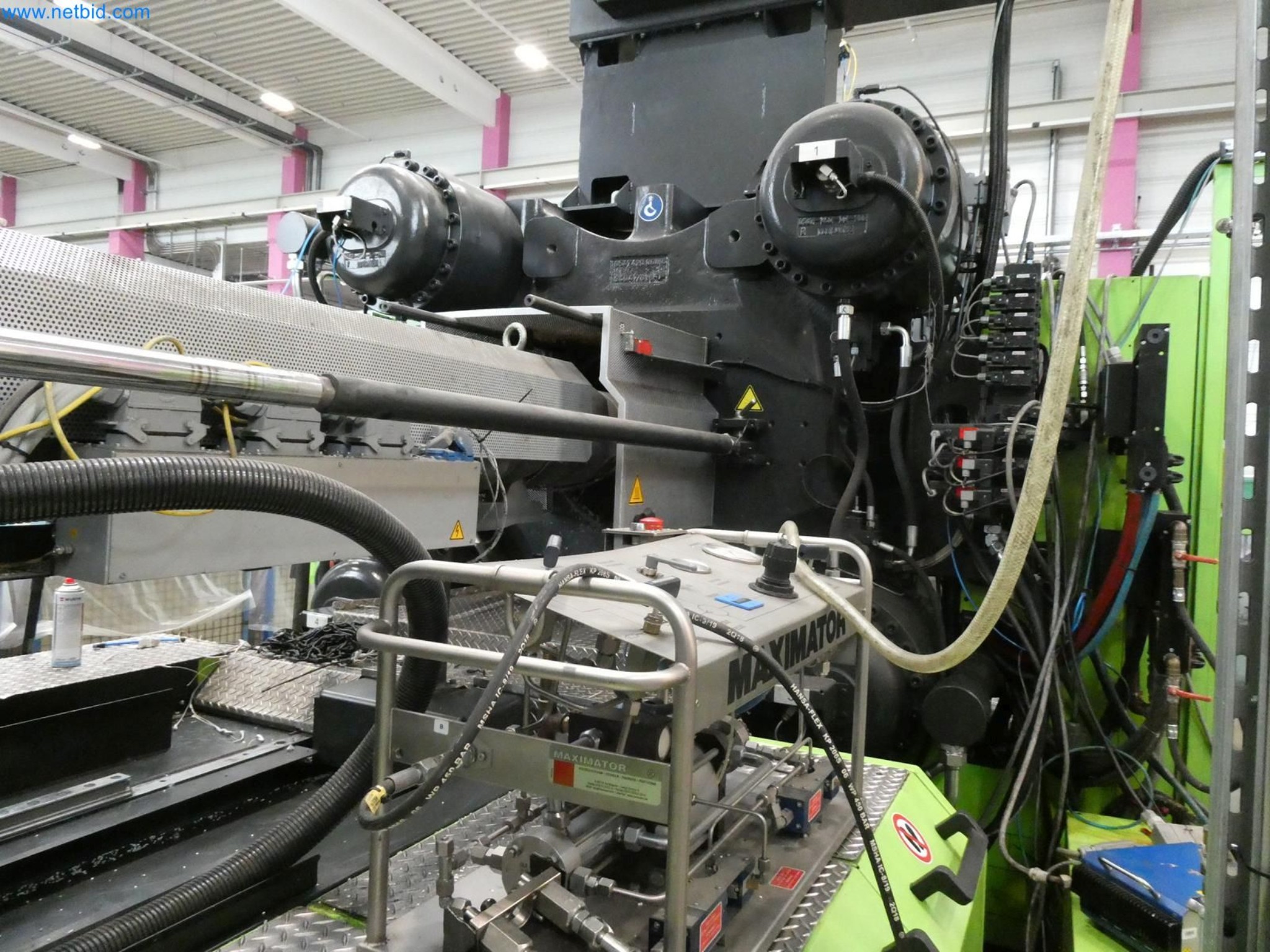 Engel Spritzgießmaschinen und Maschinen aus der Kunststoffindustrie-12