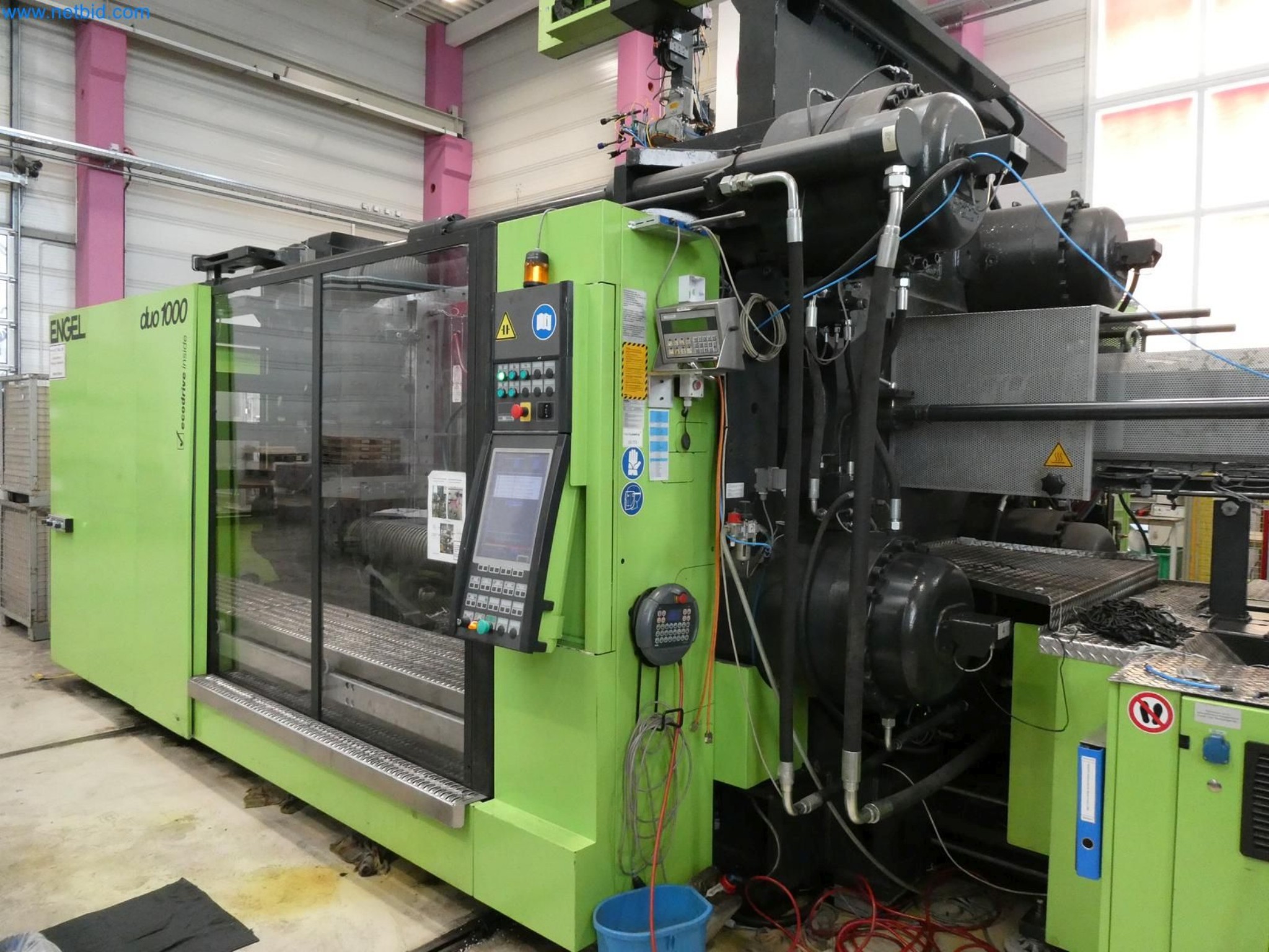 Engel Spritzgießmaschinen und Maschinen aus der Kunststoffindustrie-2