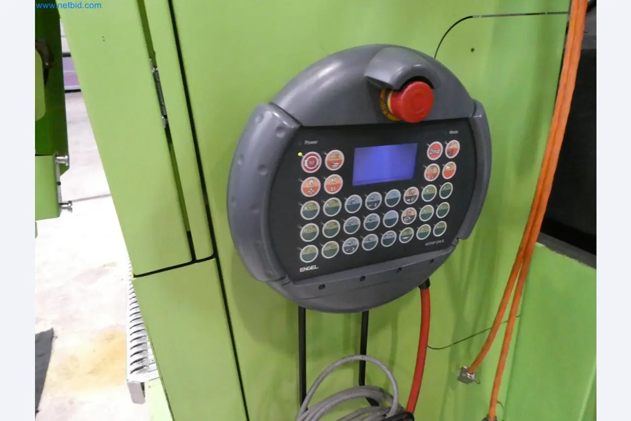 Engel Spritzgießmaschinen und Maschinen aus der Kunststoffindustrie-6