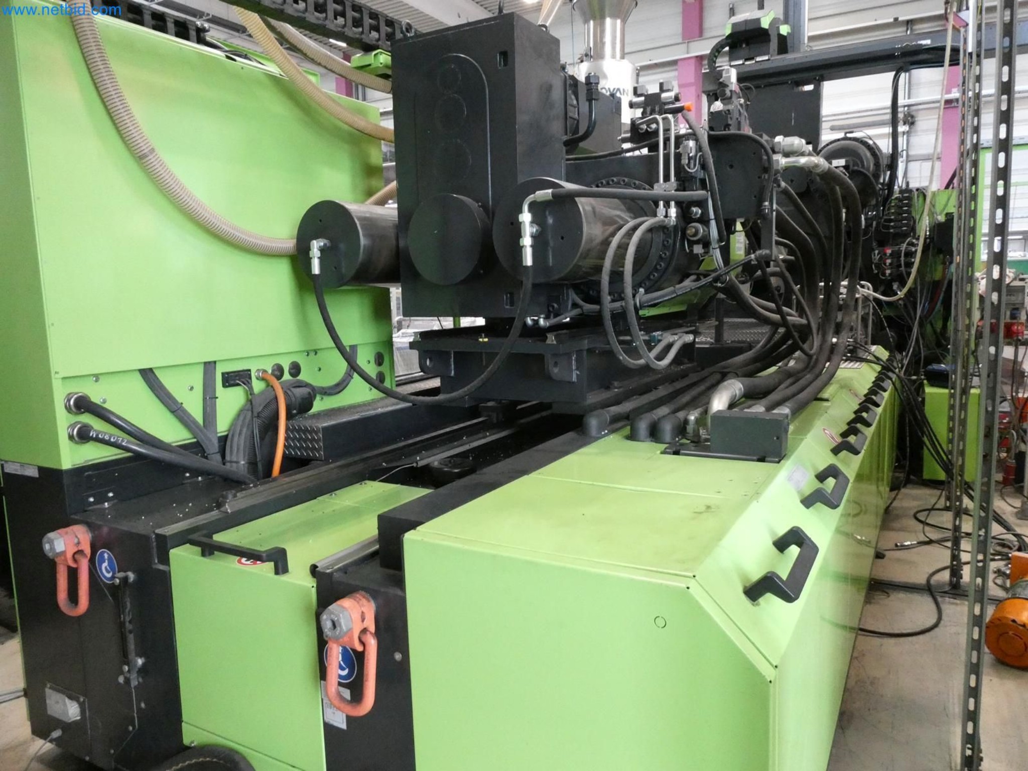 Engel Spritzgießmaschinen und Maschinen aus der Kunststoffindustrie-9